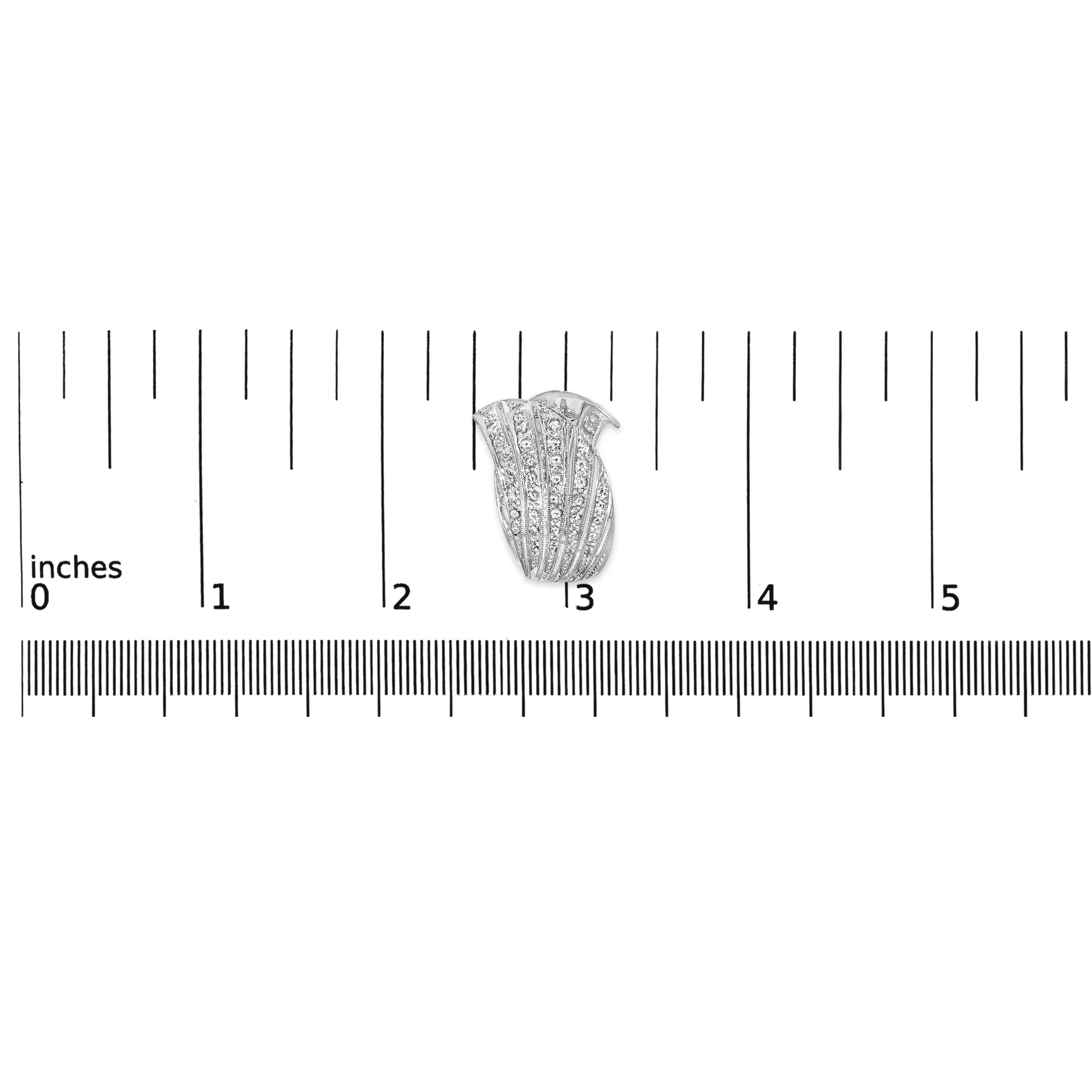 18 Karat Weißgold 1 3/5 Pavé gefasste Diamant-Ohrringe mit geschwungener Silhouette (Rundschliff)