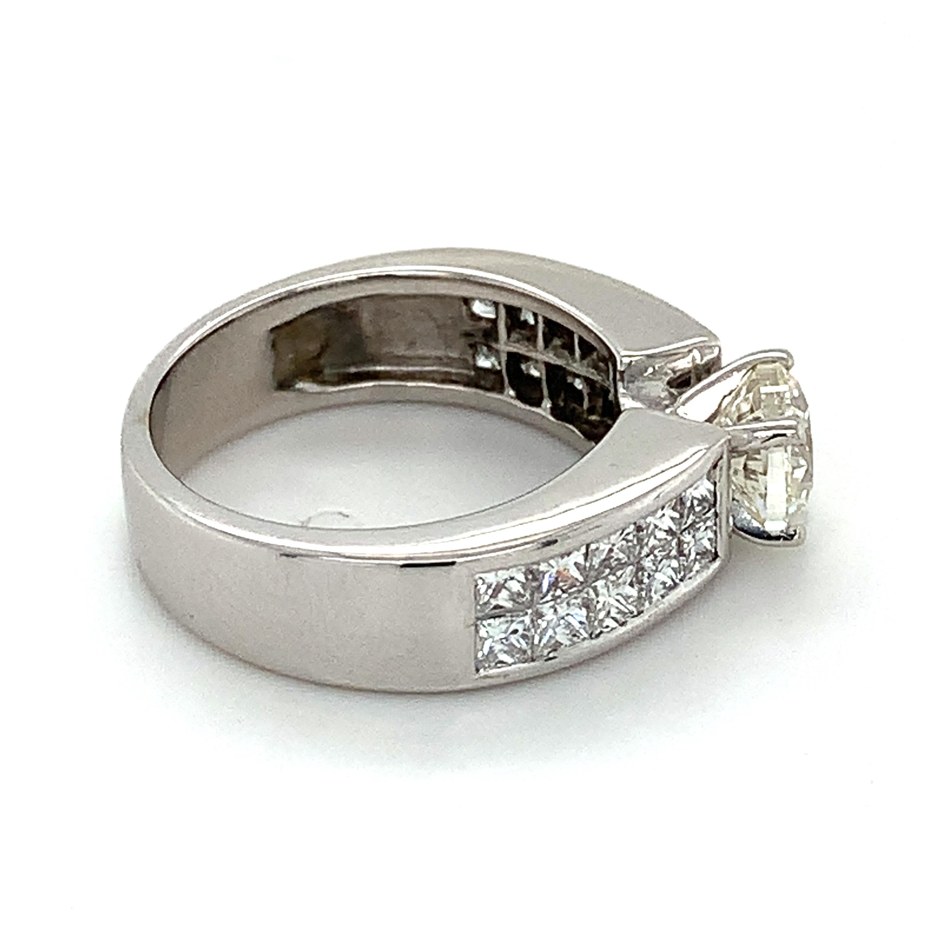 18 Karat Weißgold 1 Karat runder Diamantring mit unsichtbarem Prinzessinnenschliff im Zustand „Gut“ in Montgomery, AL