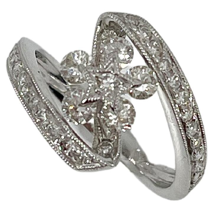 18K White Gold 1 CTW Diamond Flower Fashion Ring For Sale