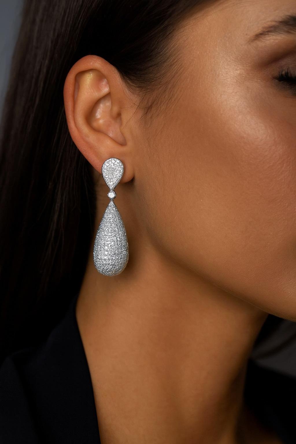 Contemporary 18K White Gold 10 Carat Round Diamond  Pave Drop Earrings For Sale