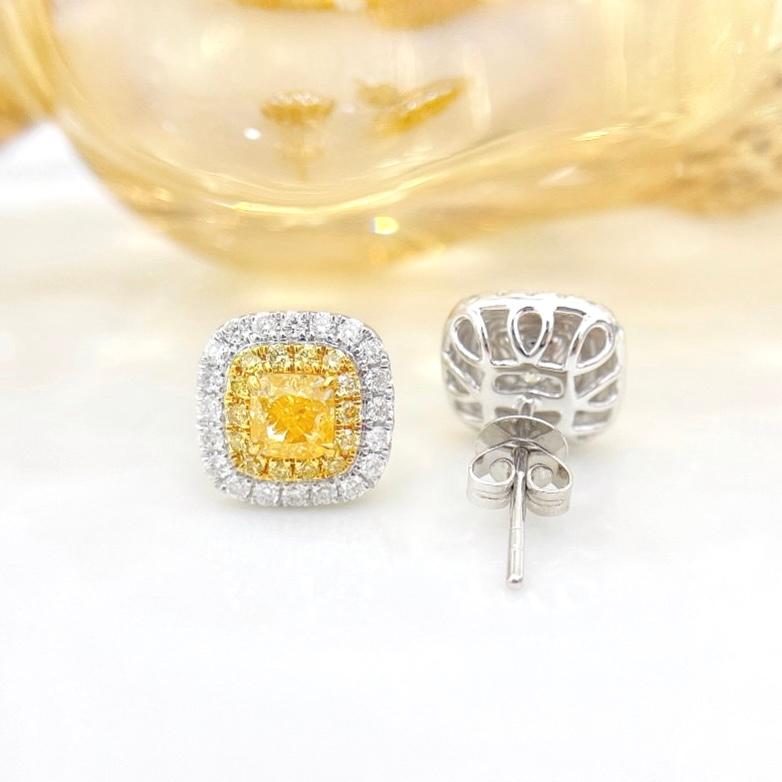 18K White Gold 1.00 CT Yellow Diamond & Diamond Stud Earrings In New Condition For Sale In Kowloon, HK