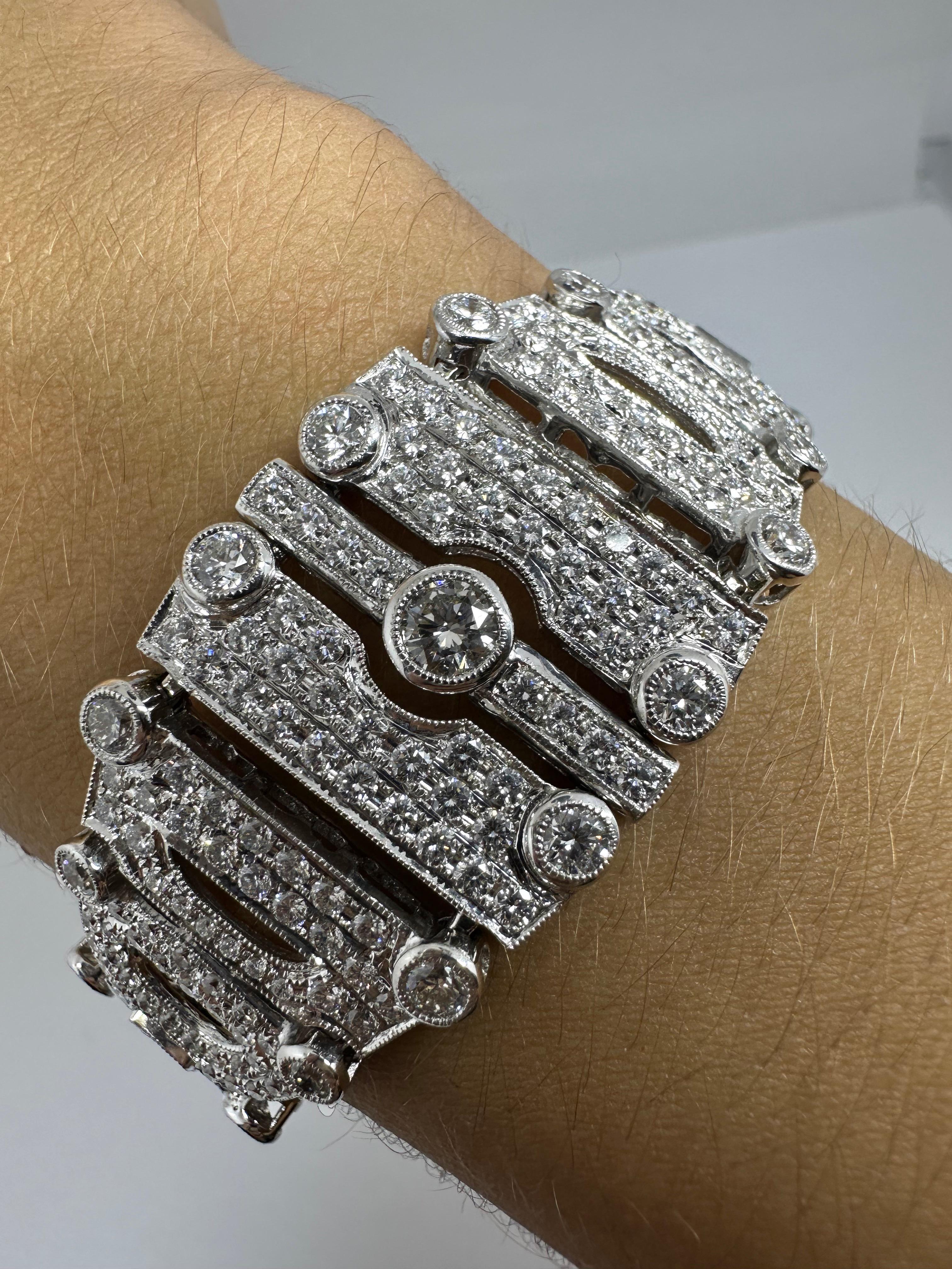 18K White Gold 10.13 Carat Diamond Bracelet - 8 inches In Good Condition For Sale In New York, NY