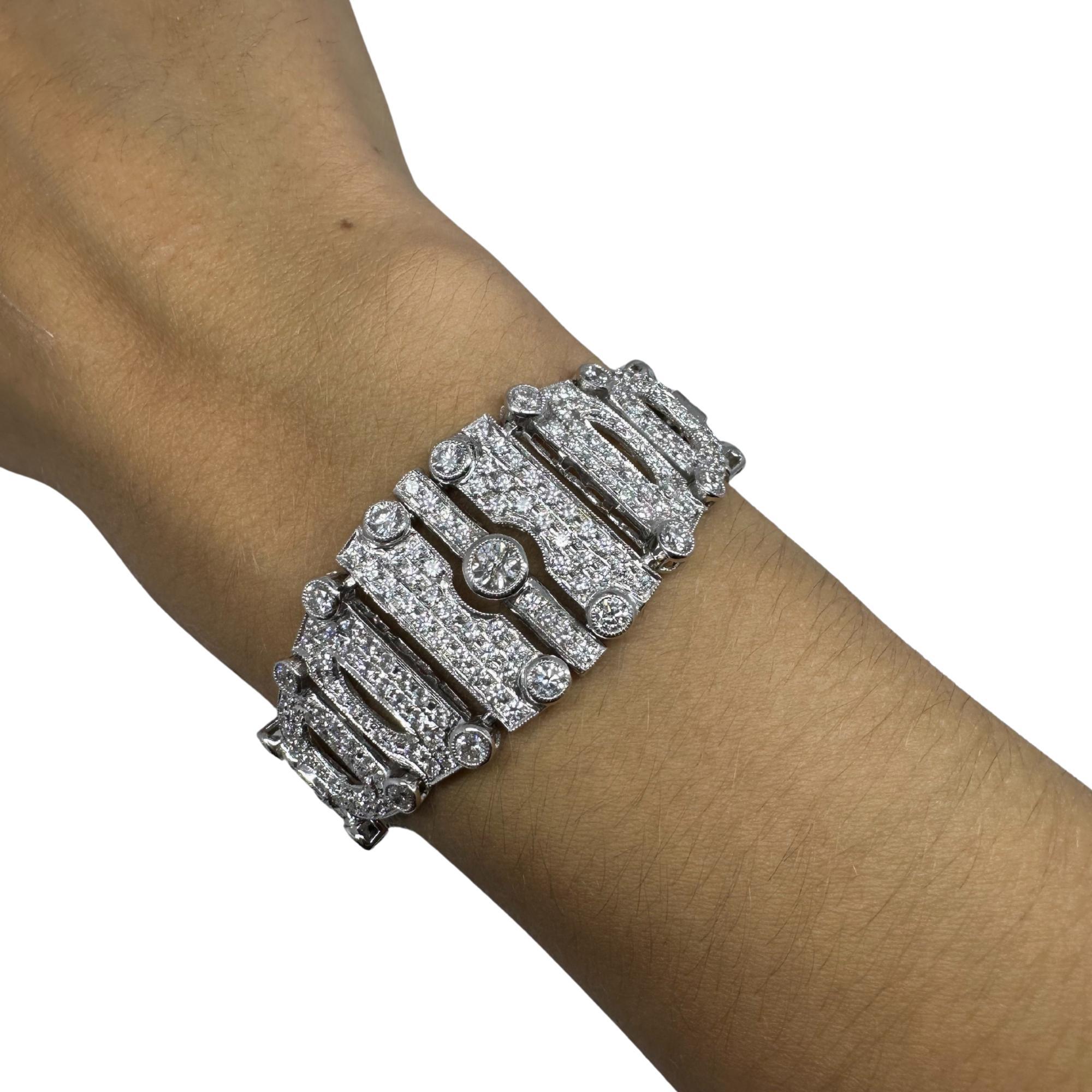 Women's 18K White Gold 10.13 Carat Diamond Bracelet - 8 inches For Sale