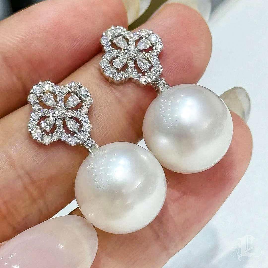 【Crown Radiance】Orchid Lace AAAA South Sea Pearl Diamond Earrings In New Condition For Sale In New York, NY