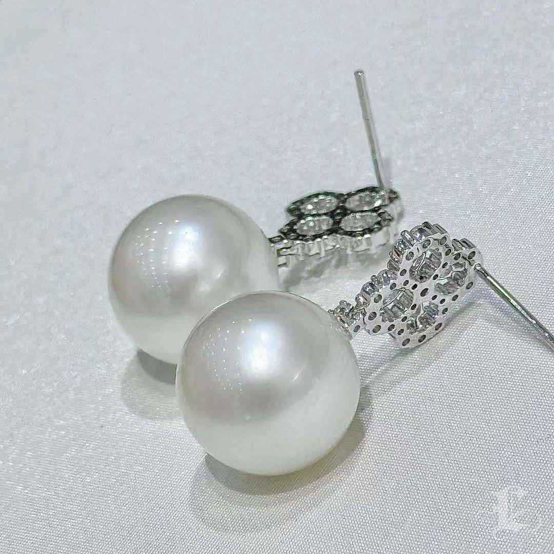 【Crown Radiance】Orchid Lace AAAA South Sea Pearl Diamond Earrings For Sale 1