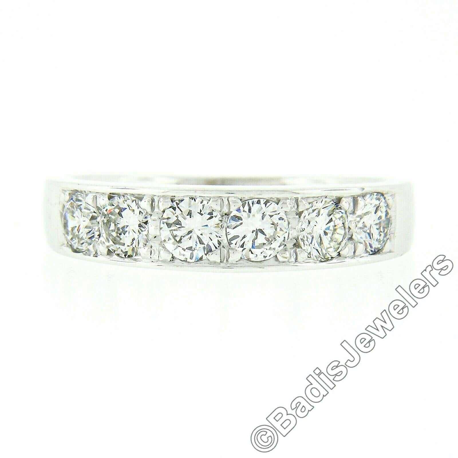 Brilliant Cut 18K White Gold 1.02ctw Round Pave Diamond Classic Polished Wedding Band Ring For Sale