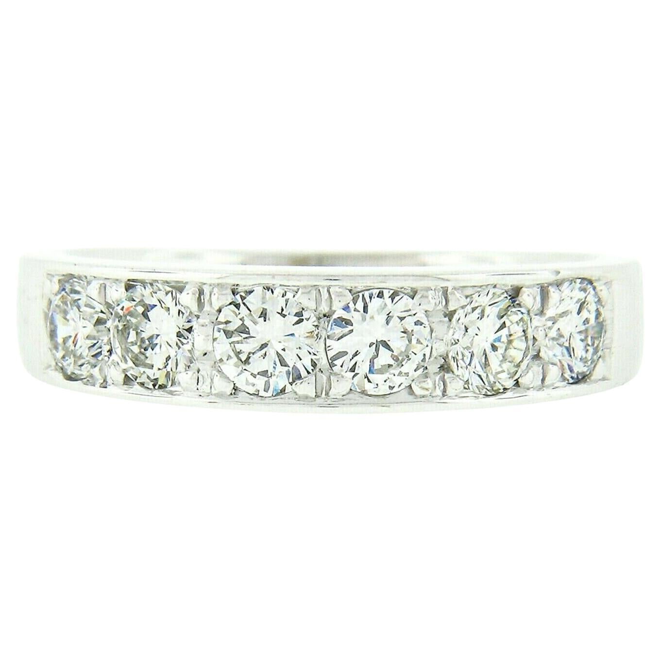 18K White Gold 1.02ctw Round Pave Diamond Classic Polished Wedding Band Ring