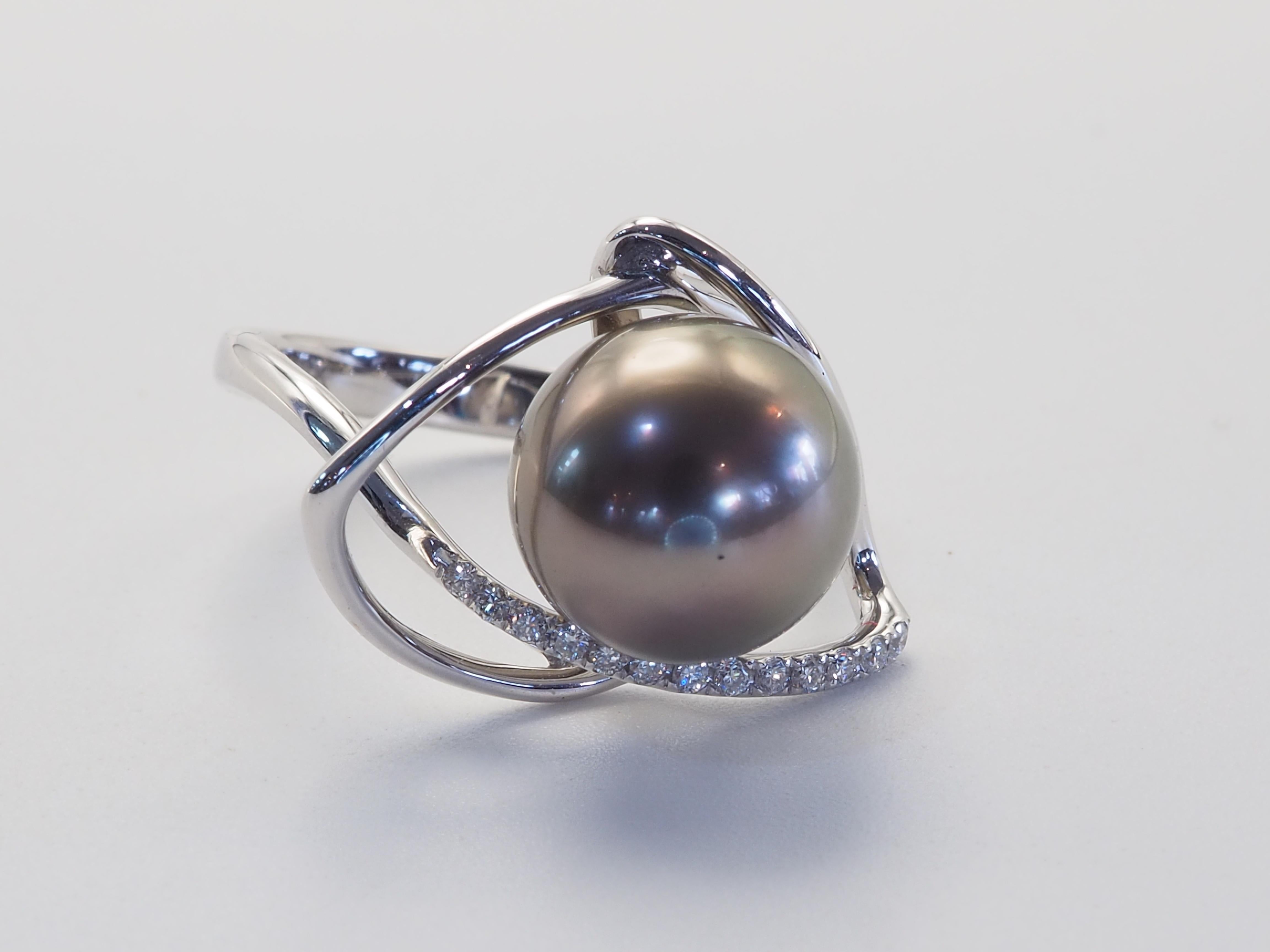 Women's or Men's 18K White Gold 10.2mm Tahiti Pearl & 0.08ct Diamonds Sculptural Ring For Sale