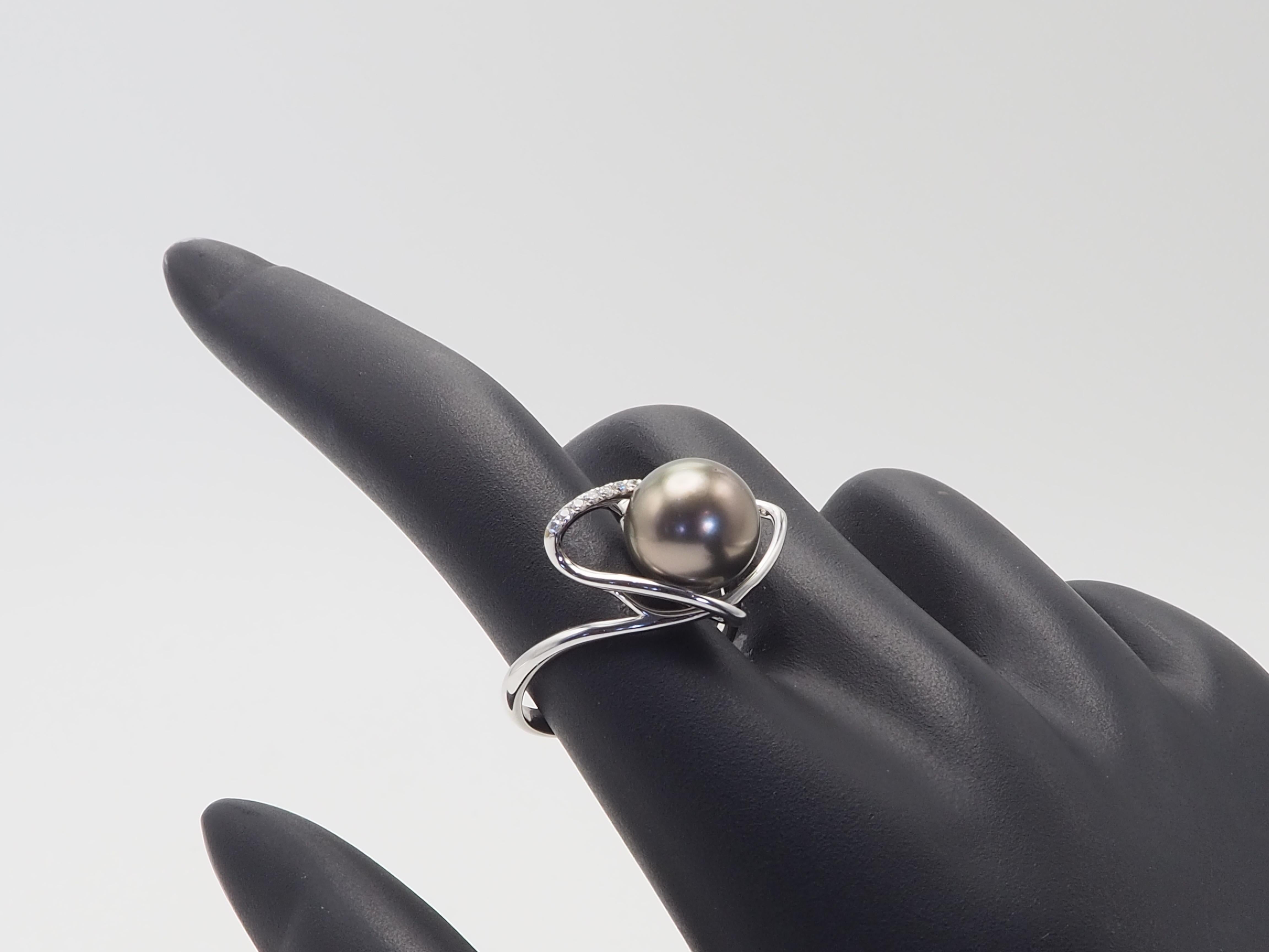 18K White Gold 10.2mm Tahiti Pearl & 0.08ct Diamonds Sculptural Ring For Sale 2