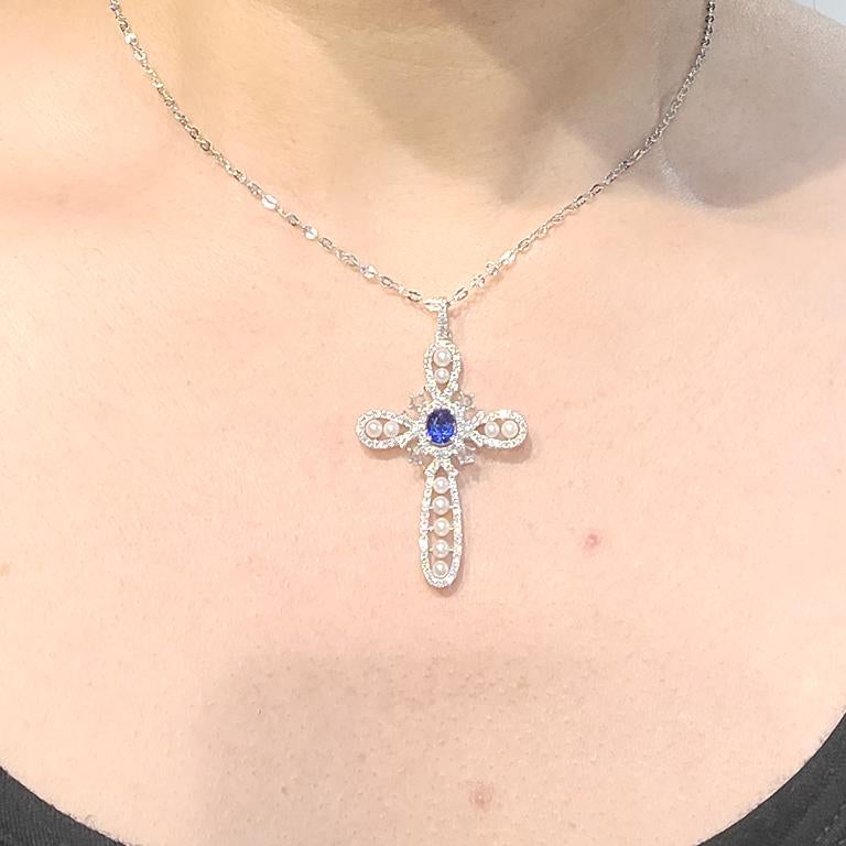 18 Karat White Gold 1.03 Carat Sapphire Pearl and Diamond Pendant with Chain In New Condition For Sale In Central, HK