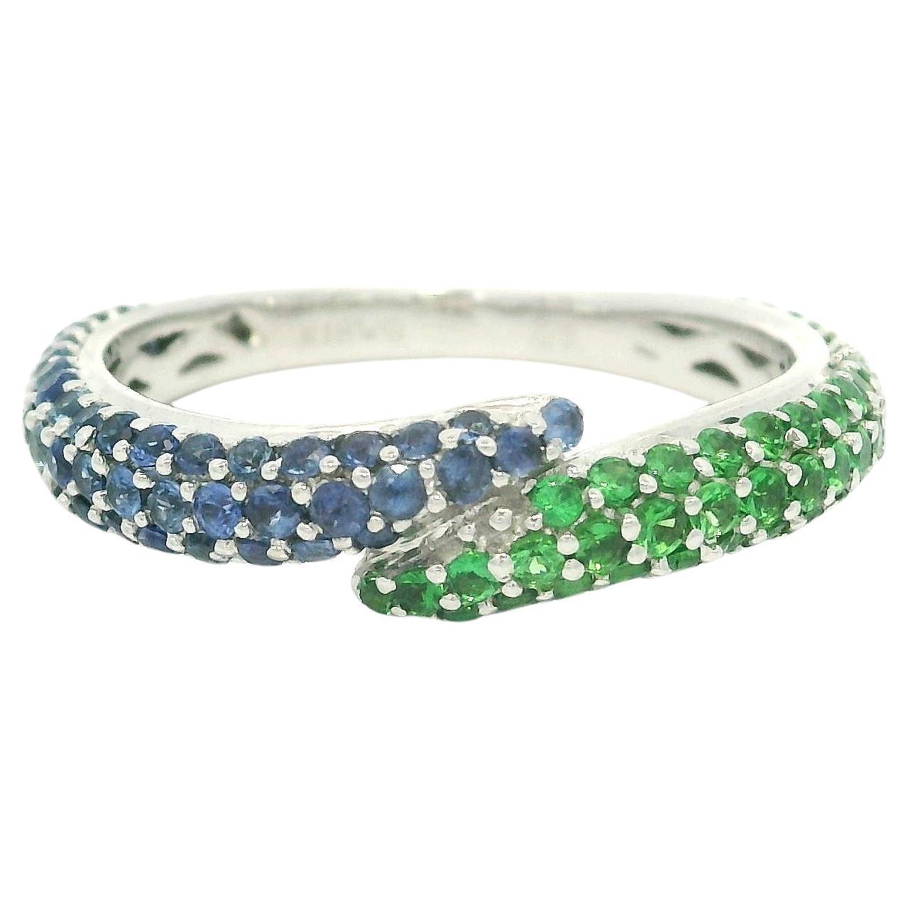 Bague en or blanc 18k 1.03ctw Micro Pave Sapphire 
Tsavorite Bypass Band en vente