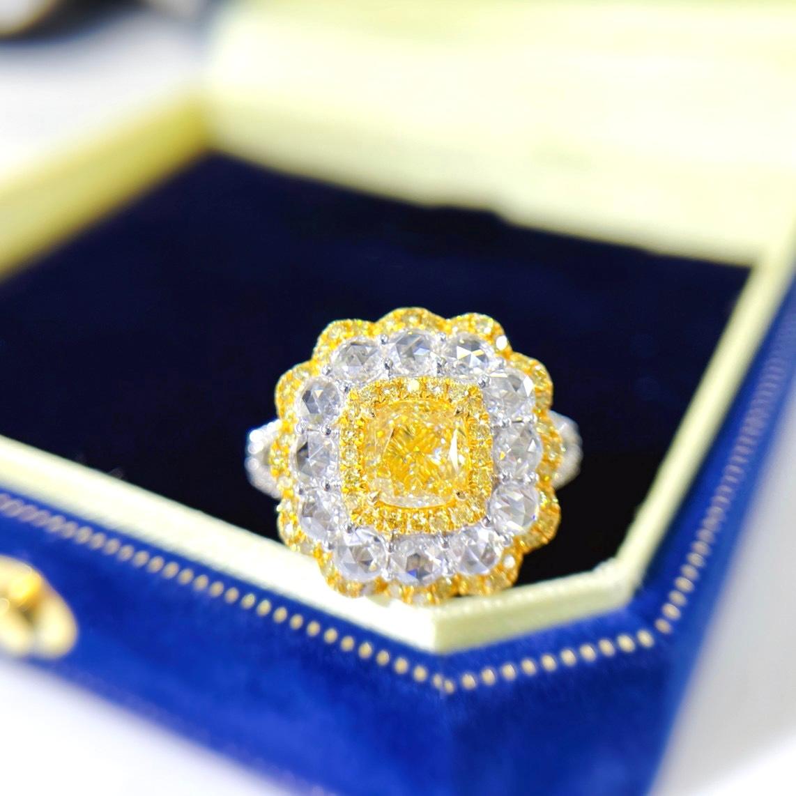 Modern 18K White Gold 1.05 CT Yellow Diamond Rose-Cut Diamond Cocktail Ring For Sale