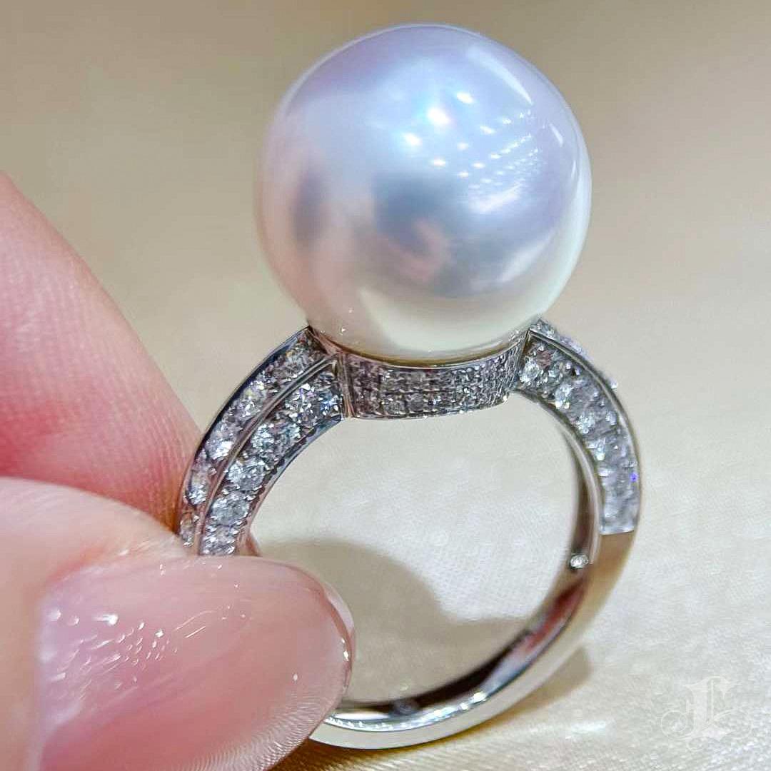 【Crown Radiance】The Radiant Ring – Aurora South Sea Pearl & Diamond For Sale 1