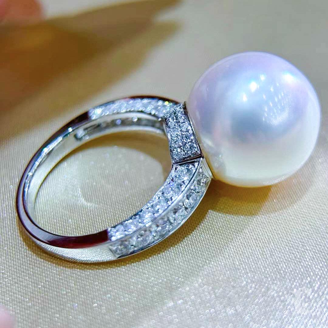 【Crown Radiance】The Radiant Ring – Aurora South Sea Pearl & Diamond For Sale 2