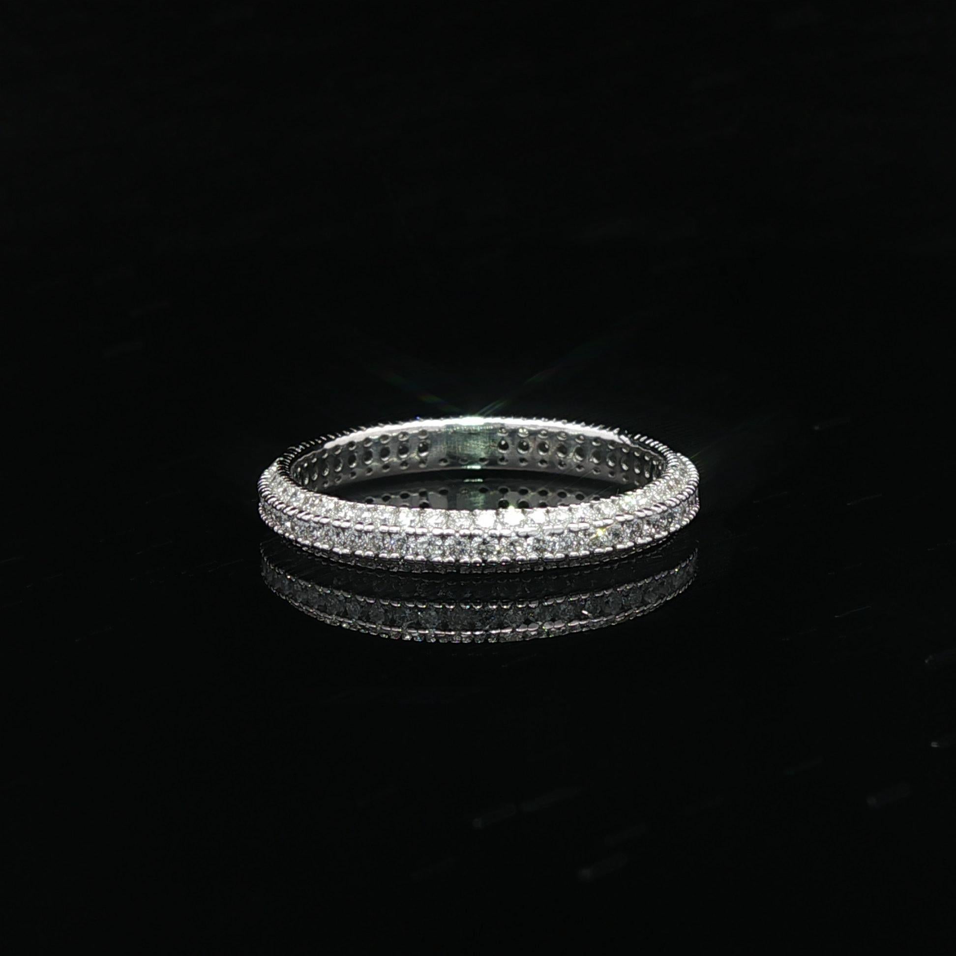 Or blanc 18k 1.05ctw Pave Diamond 3 Row Eternity Band Stackable Ring Bon état - En vente à Montclair, NJ