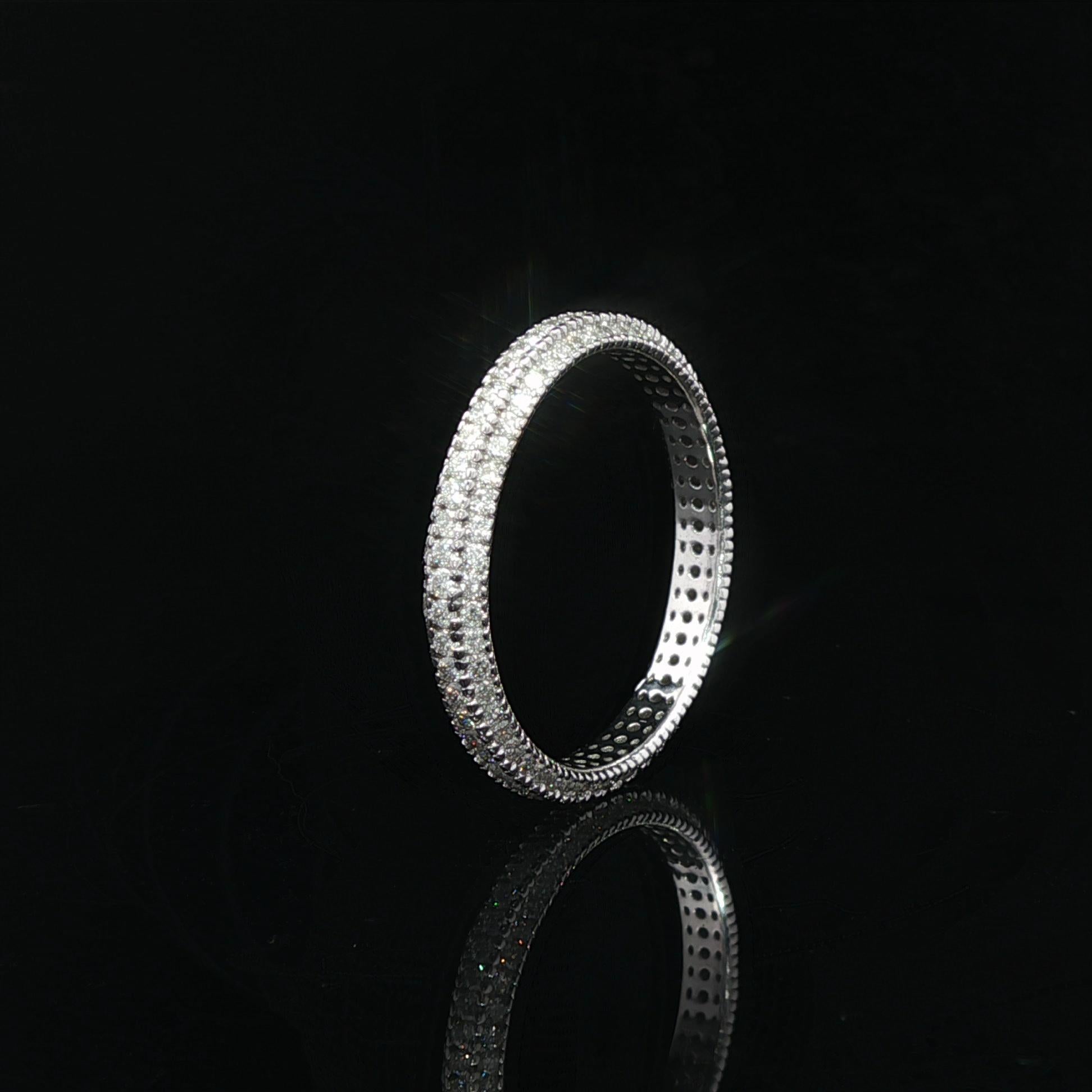 Or blanc 18k 1.05ctw Pave Diamond 3 Row Eternity Band Stackable Ring en vente 1