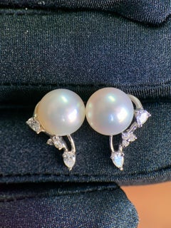 Pendientes de botón «Viny» de oro blanco de 18 quilates con una perla del Mar del Sur de 10,5 mm y un diamante de 0,40 ct
