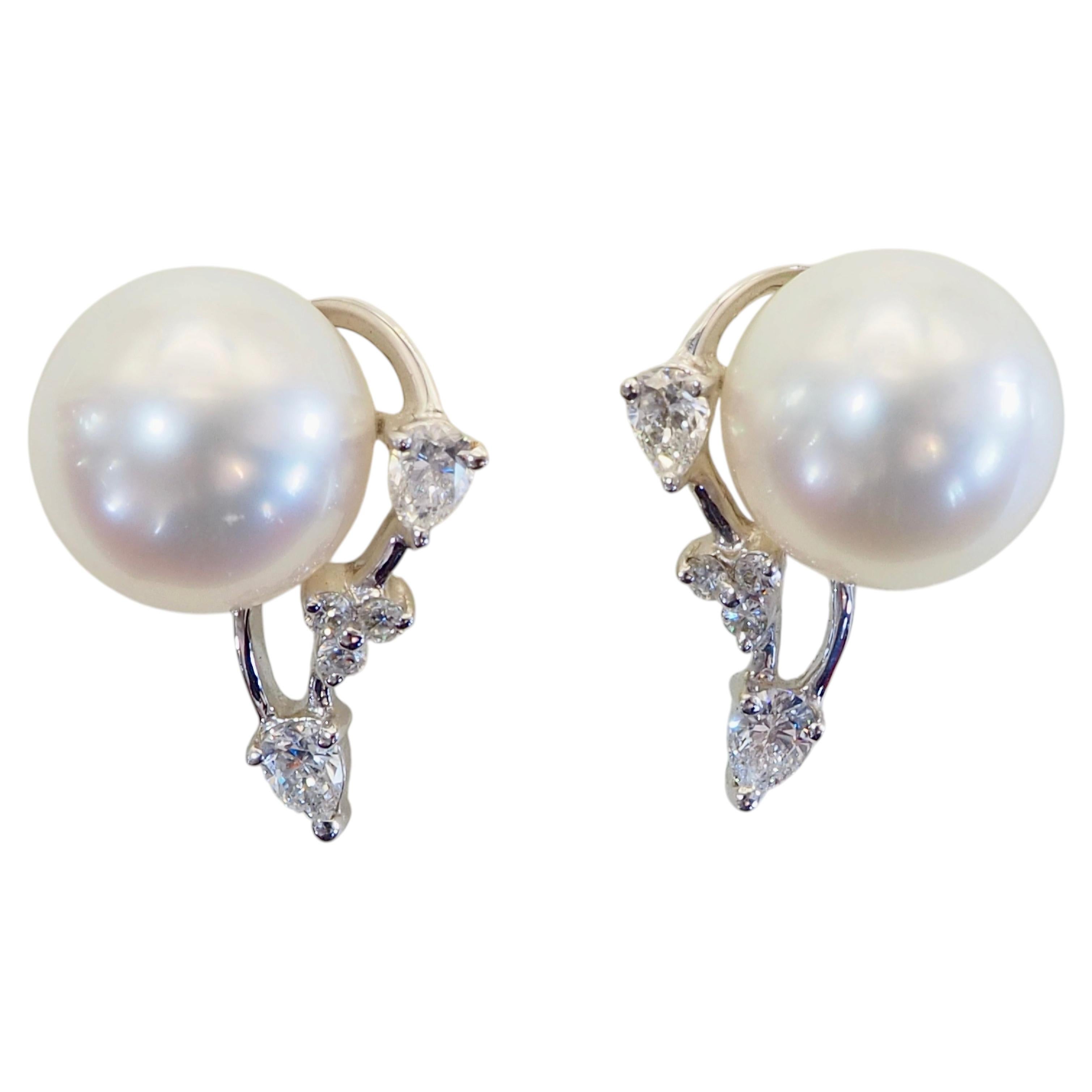 Orecchini a bottone "Viny" in oro bianco 18 carati con perla dei Mari del Sud da 10,5 mm e diamante da 0,40 carati