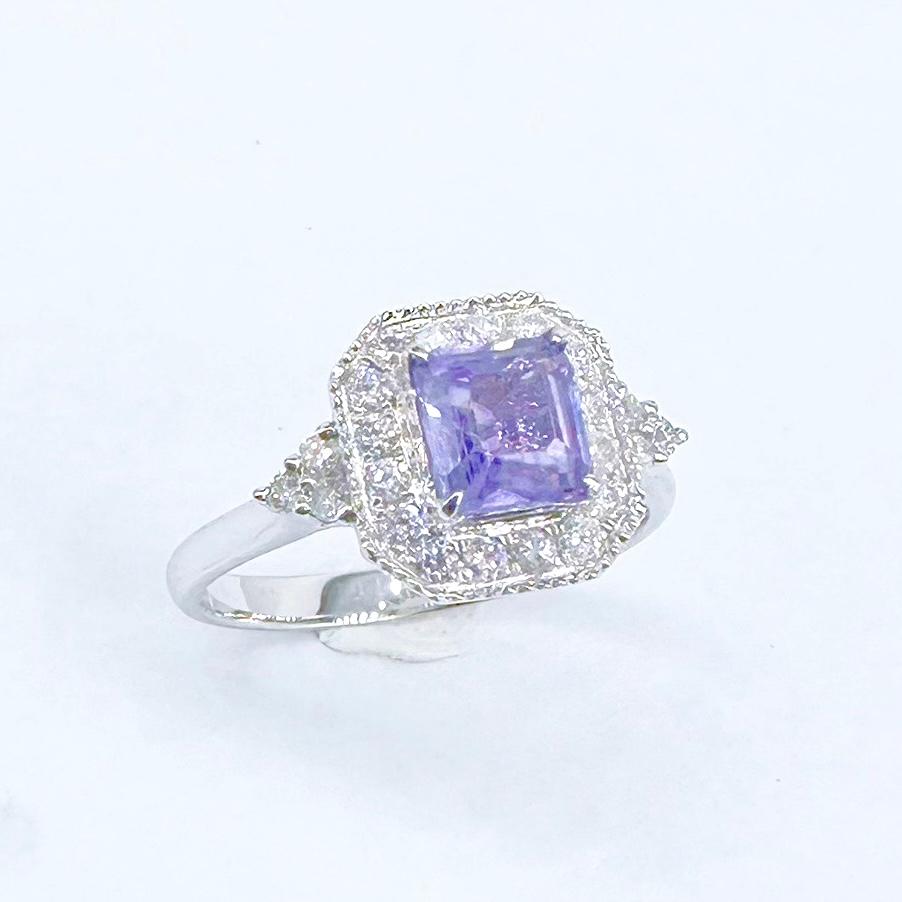 18K White Gold 1.06 CT Purple Sapphire Ring with Diamonds

1 Unheated Purple Sapphire - 1.06 CT

GRC Certification Available

Diamonds - 0.20 CT
18K Gold - 2.46 GM