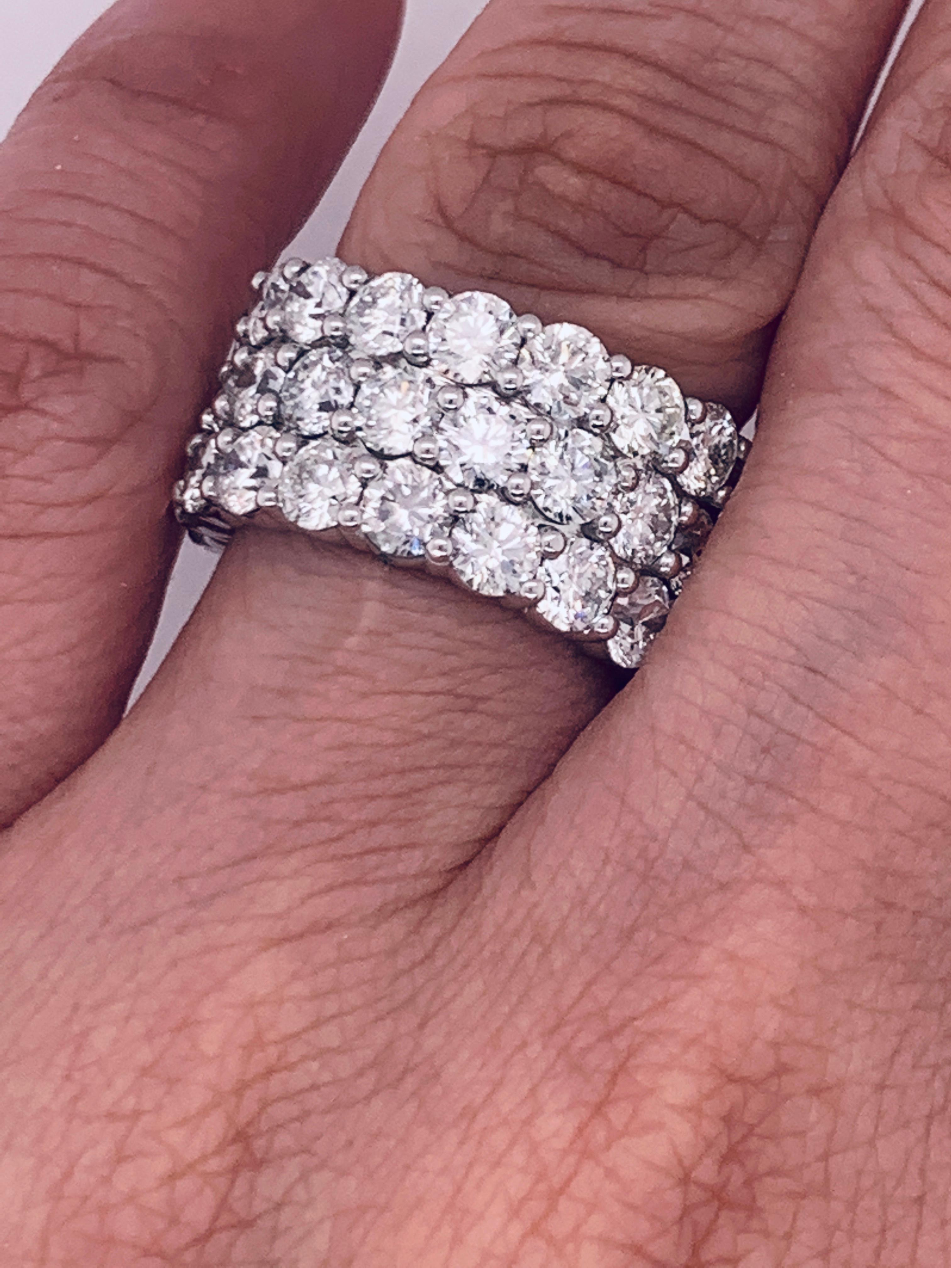 18 Karat White Gold 10.60 Carat Three-Row Diamond Band In New Condition For Sale In New York, NY