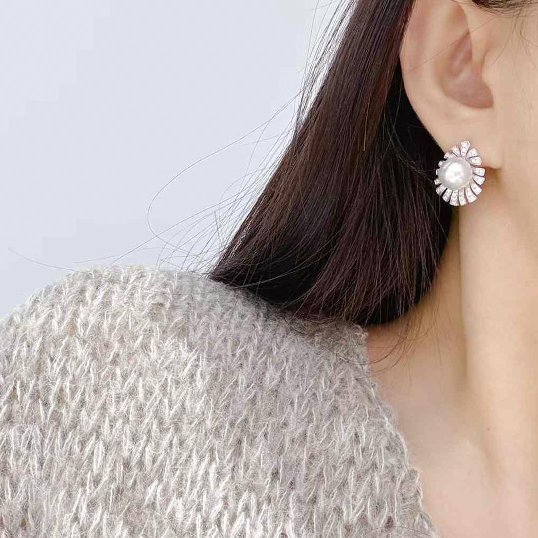 Uncut 【Crown Radiance】Radiant Bloom Aurora South Sea Pearl Diamond Earrings For Sale