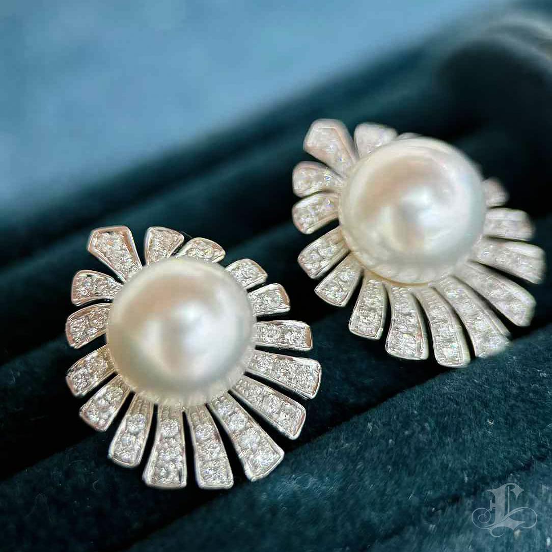 【Crown Radiance】Radiant Bloom Aurora South Sea Pearl Diamond Earrings In New Condition For Sale In New York, NY