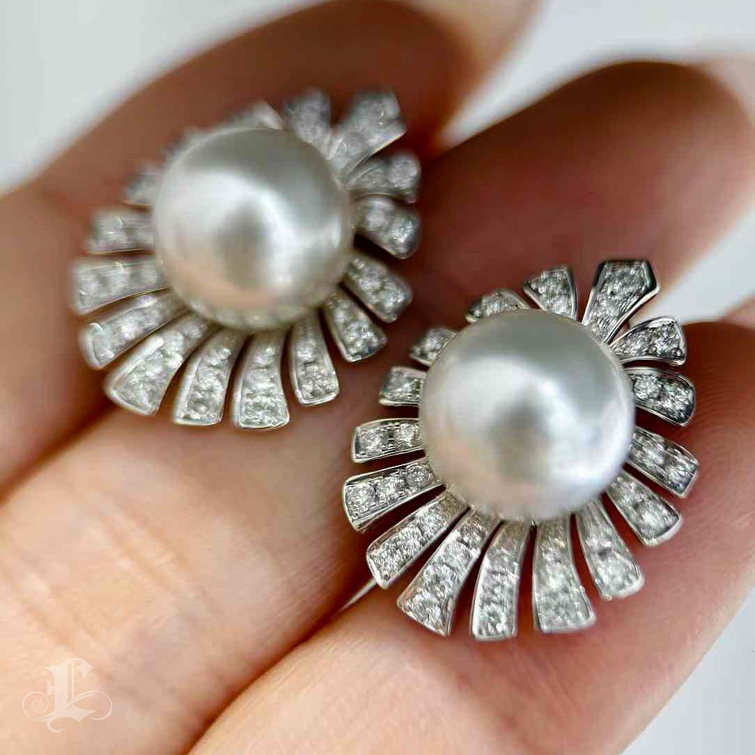 【Crown Radiance】Radiant Bloom Aurora South Sea Pearl Diamond Earrings For Sale 1