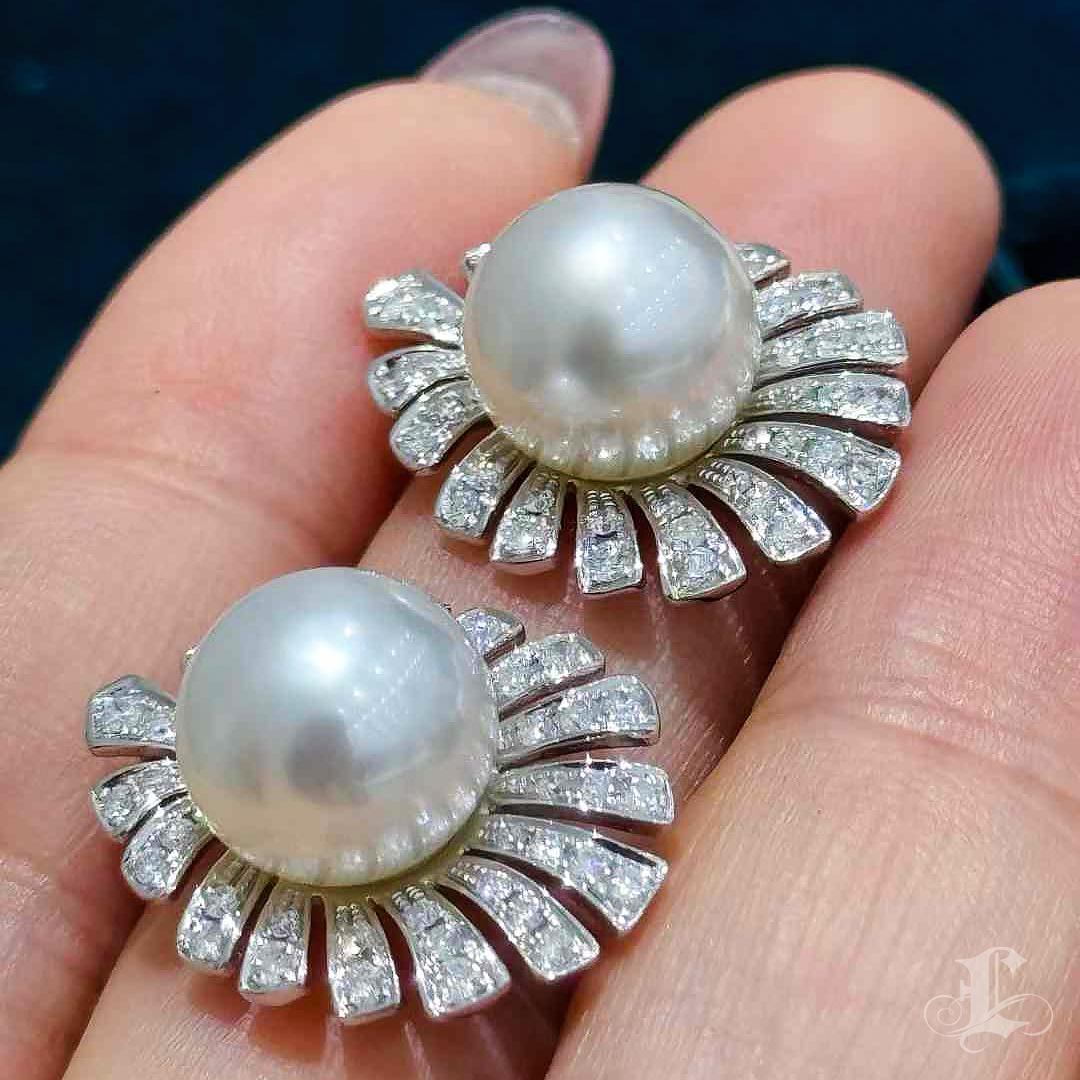 【Crown Radiance】Radiant Bloom Aurora South Sea Pearl Diamond Earrings For Sale 2