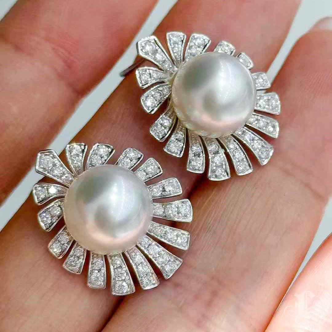 Women's 【Crown Radiance】Radiant Bloom Aurora South Sea Pearl Diamond Earrings For Sale