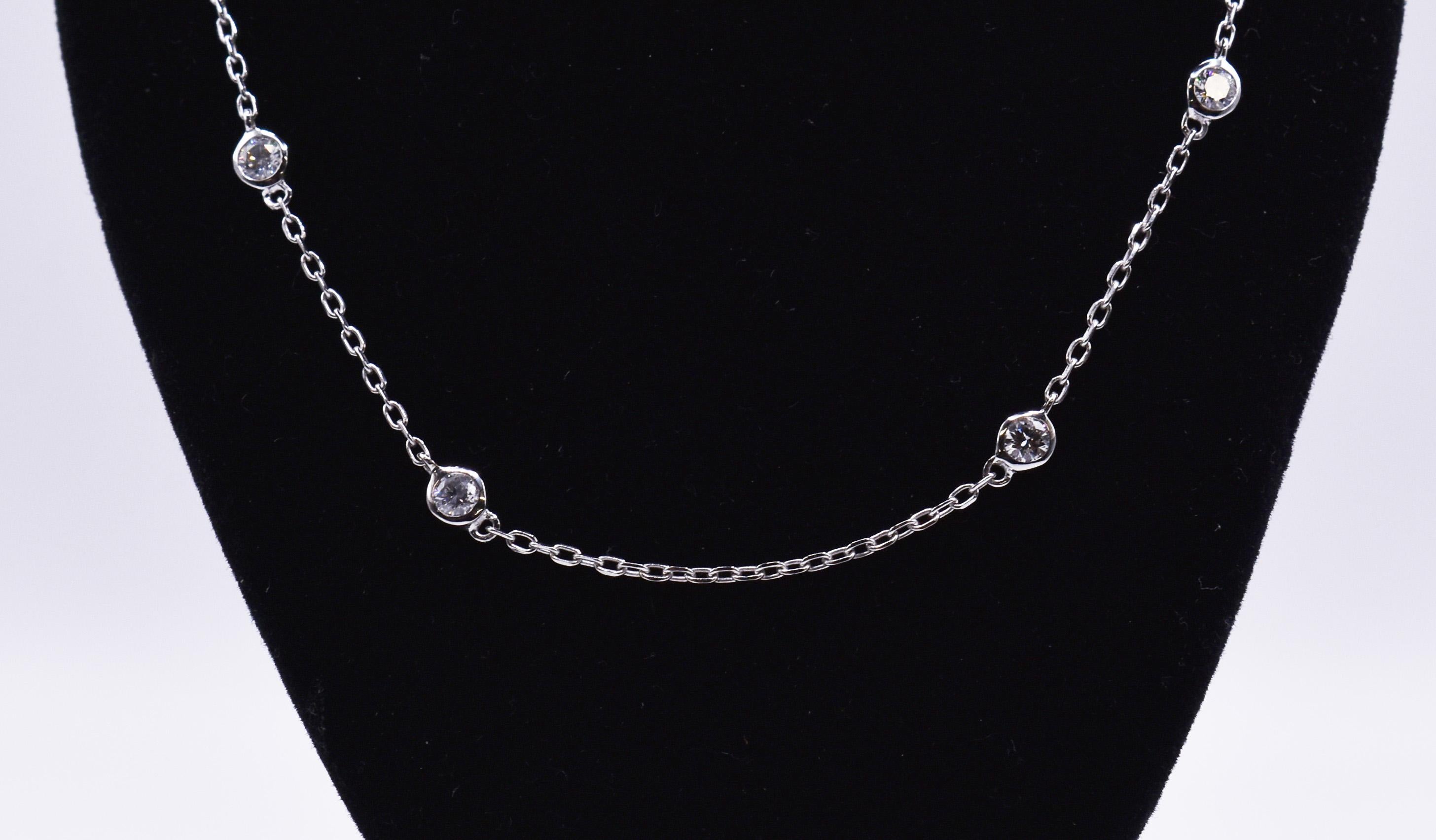 Round Cut 18k White Gold 1.06ct Diamond Necklace For Sale