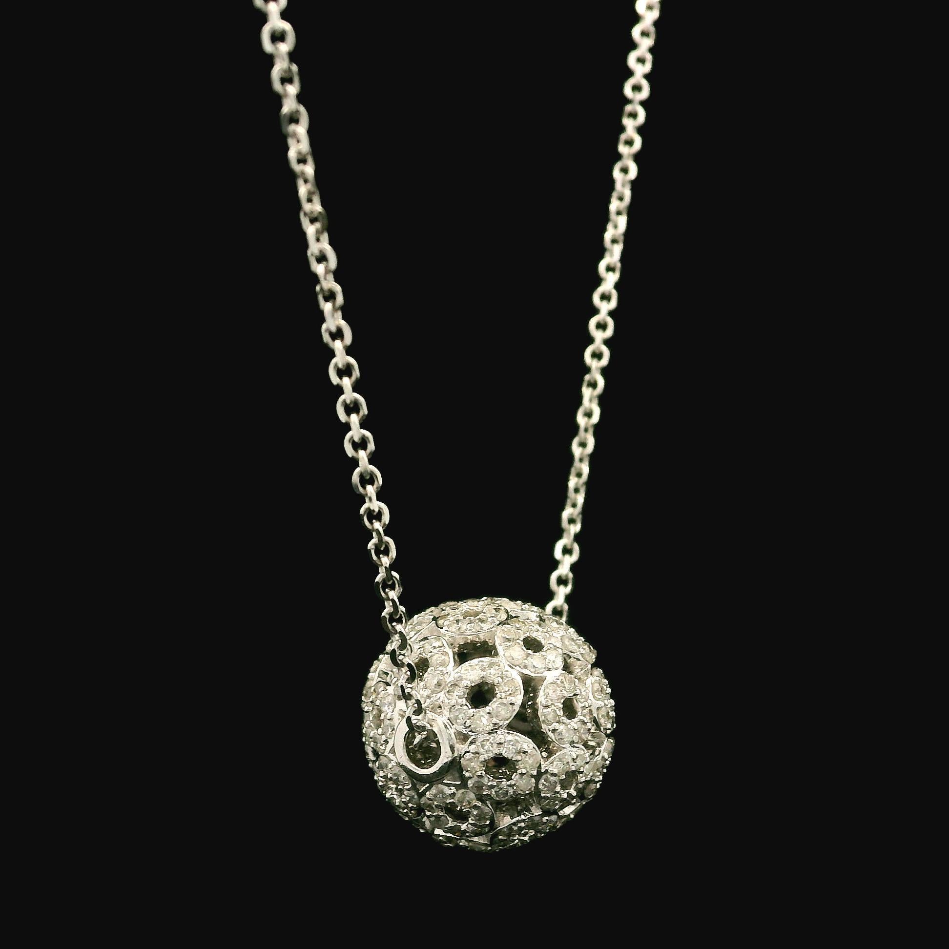 Taglio brillante Collana a catena regolabile con ciondolo a sfere di diamanti in oro bianco 18k da 1,06ctw in vendita