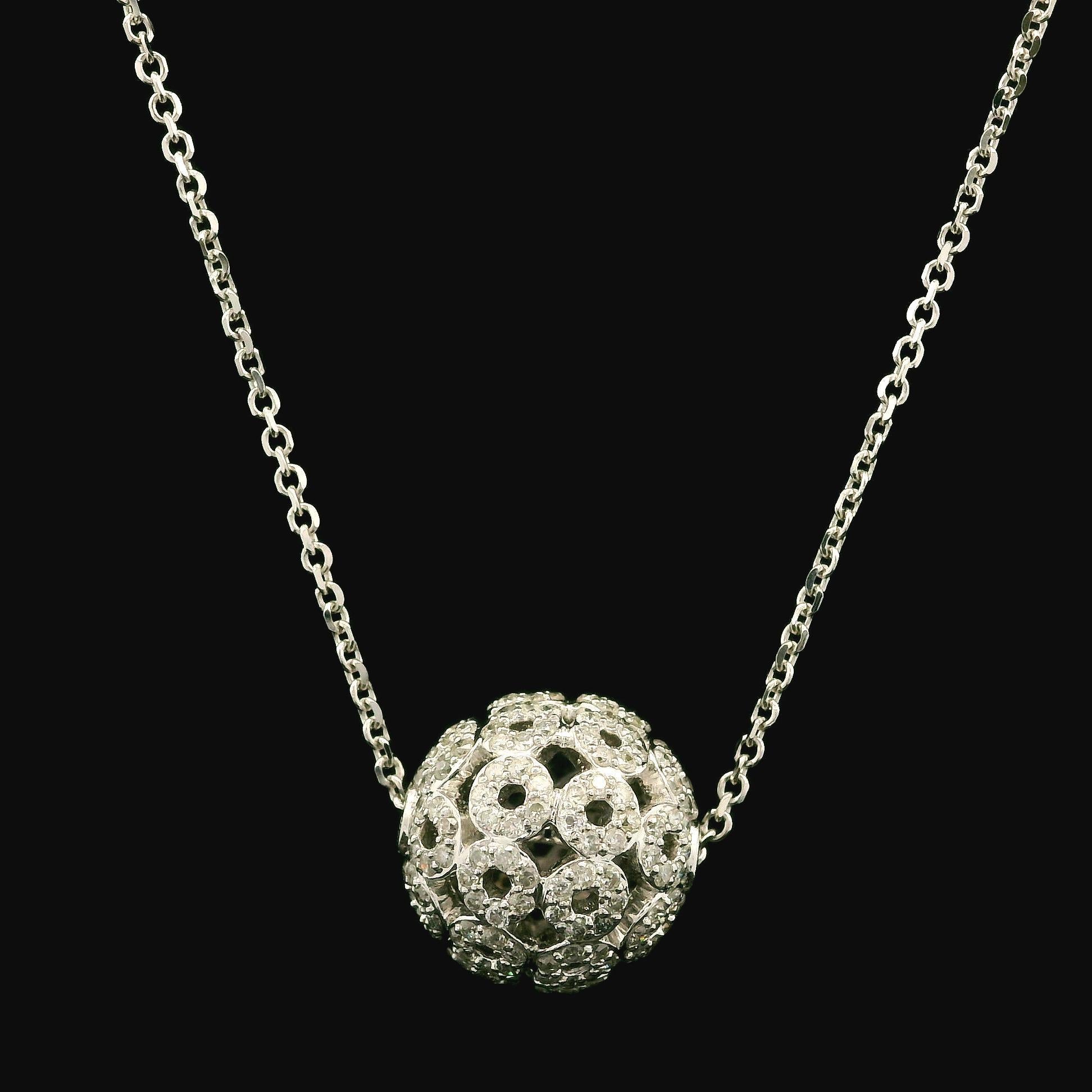Collana a catena regolabile con ciondolo a sfere di diamanti in oro bianco 18k da 1,06ctw In condizioni ottime in vendita a Montclair, NJ