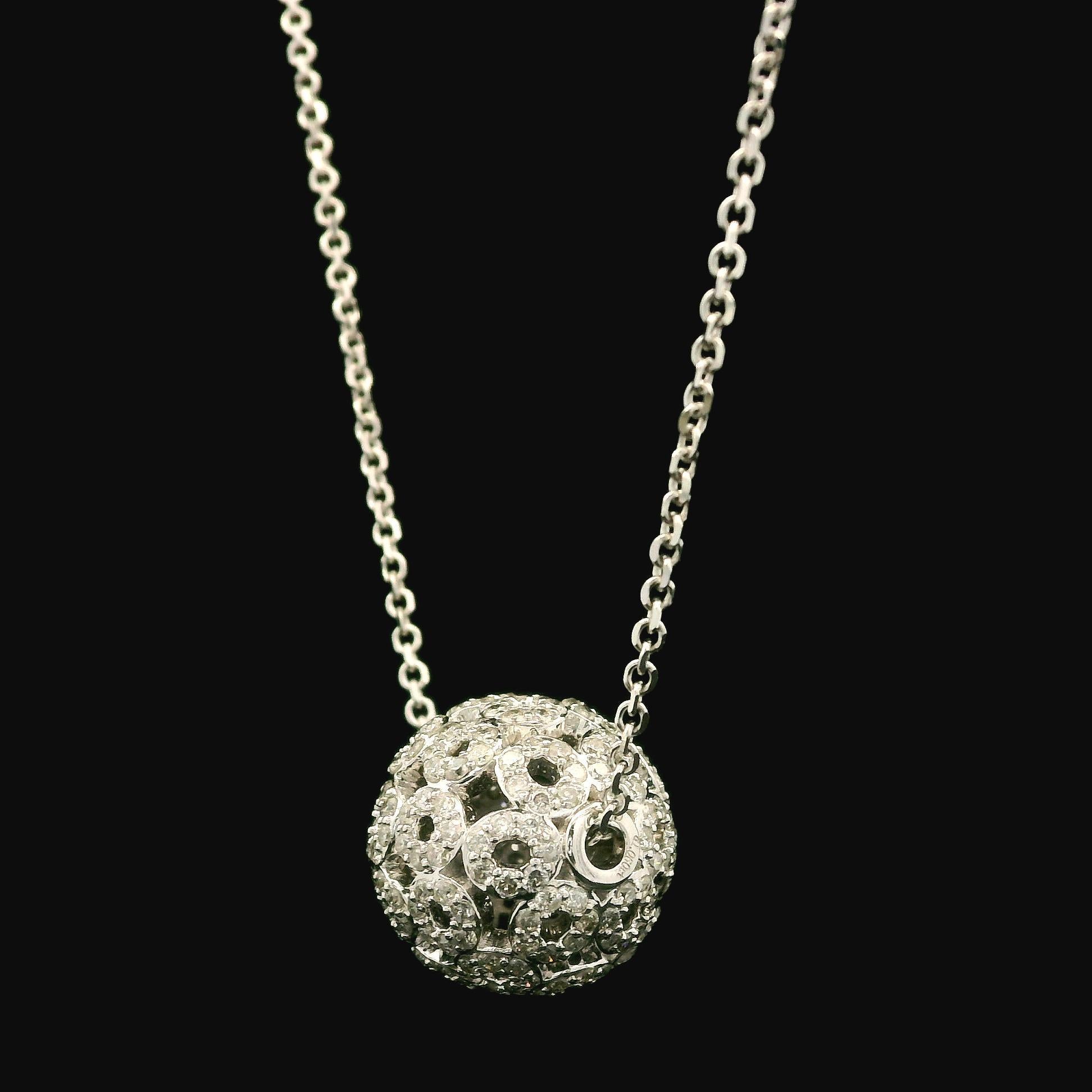Donna Collana a catena regolabile con ciondolo a sfere di diamanti in oro bianco 18k da 1,06ctw in vendita