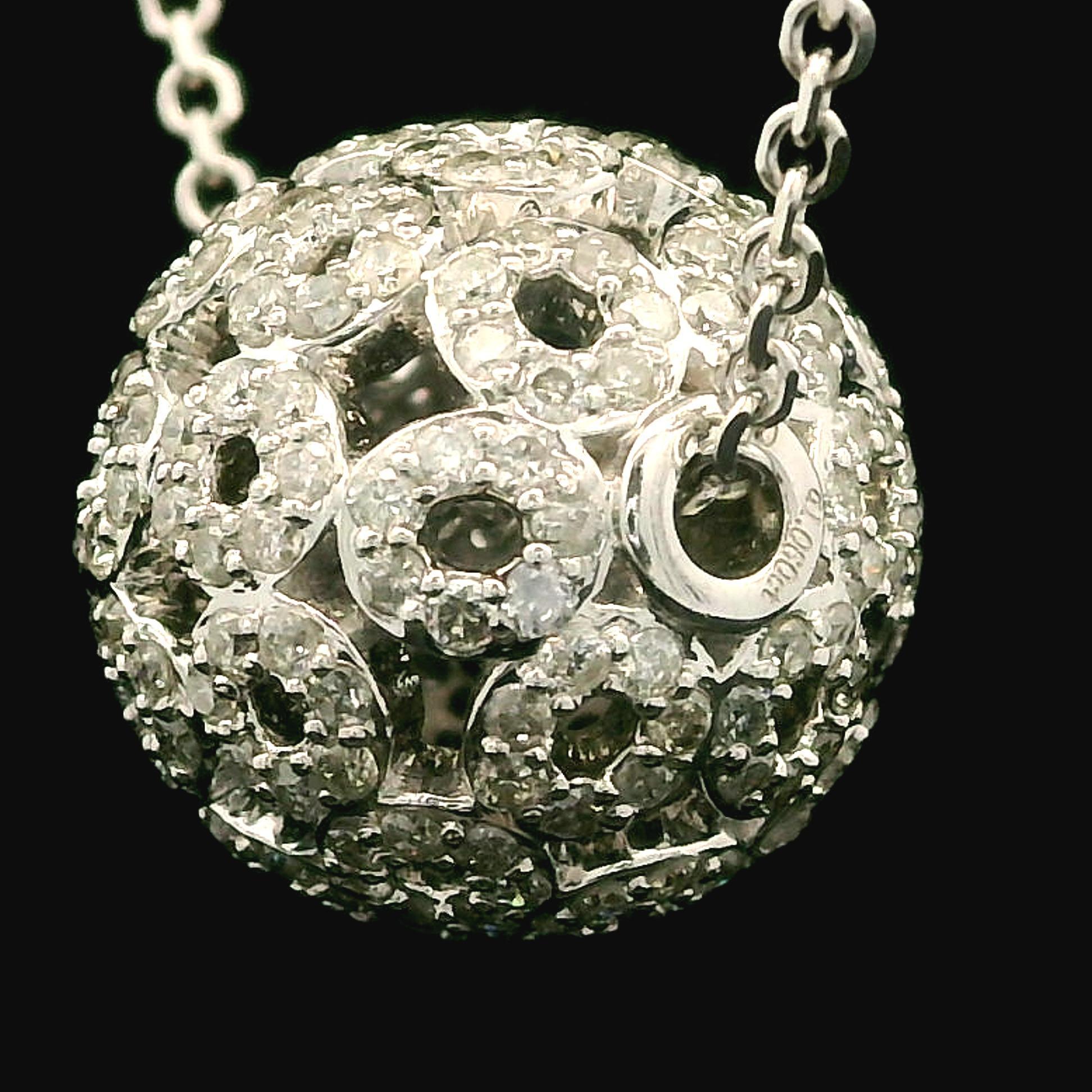 Collana a catena regolabile con ciondolo a sfere di diamanti in oro bianco 18k da 1,06ctw in vendita 1