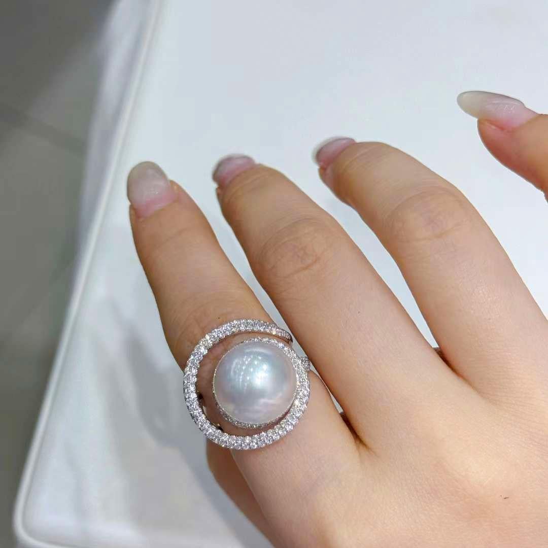 Uncut 【Lustre Arc】Orbit Halo Aurora South Sea Pearl Diamond Ring For Sale
