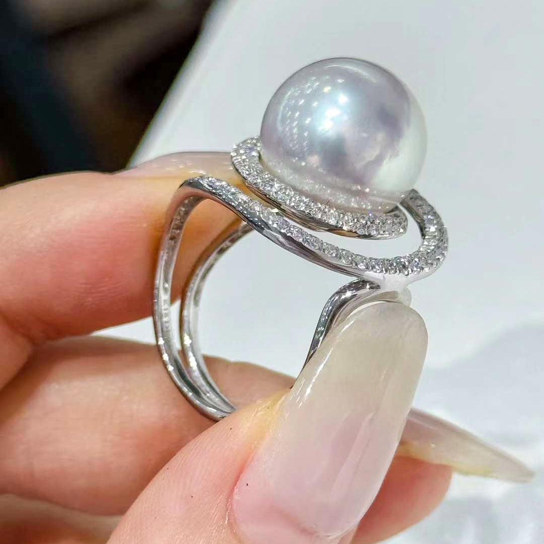 【Lustre Arc】Orbit Halo Aurora South Sea Pearl Diamond Ring For Sale 1
