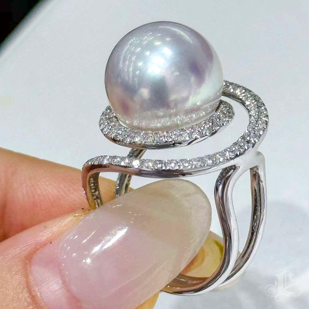 【Lustre Arc】Orbit Halo Aurora South Sea Pearl Diamond Ring For Sale 4