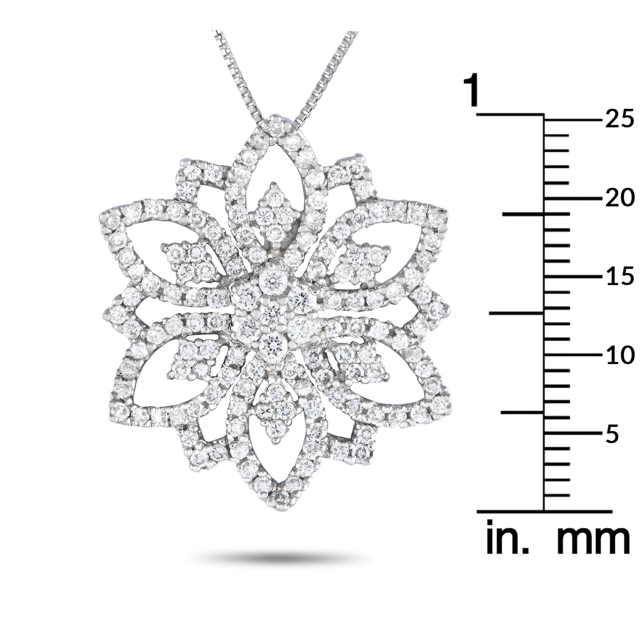 18K White Gold 1.07ct Diamond Flower Outline Necklace  In Excellent Condition For Sale In Southampton, PA