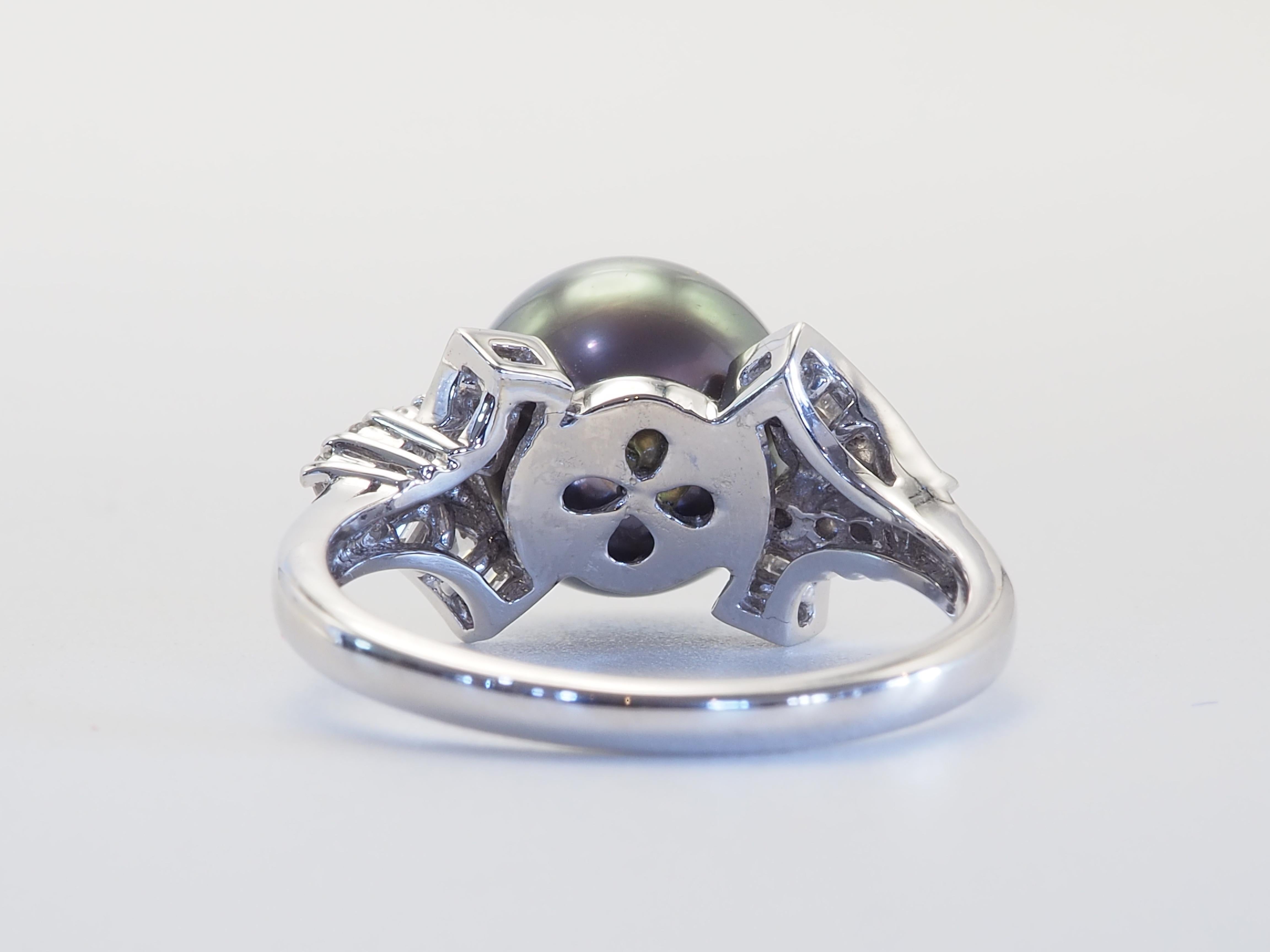Taille ronde Bague cocktail en or blanc 18 carats perle de Tahiti 10,7 mm et 0,30 carats de diamants en vente