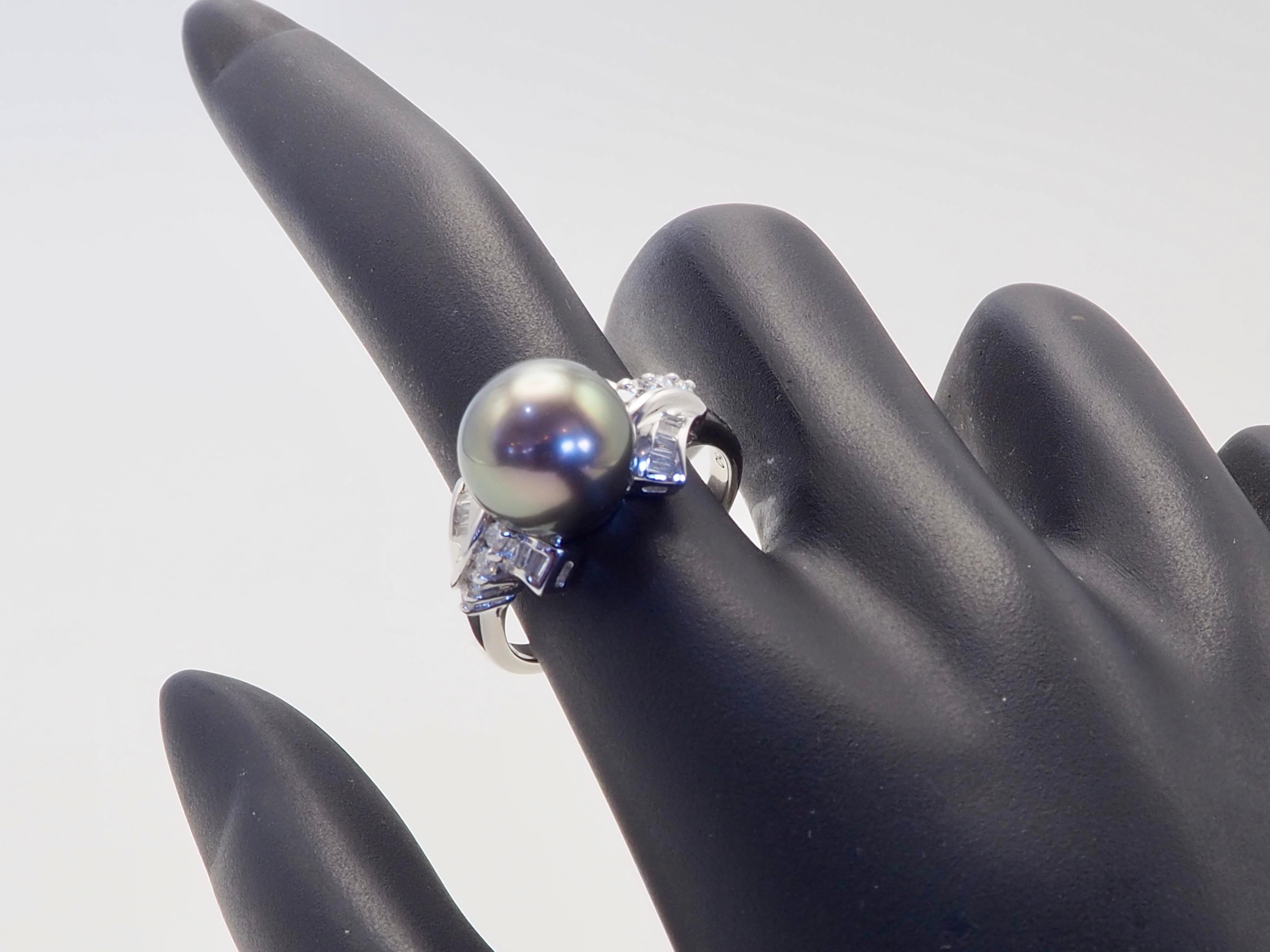 Bague cocktail en or blanc 18 carats perle de Tahiti 10,7 mm et 0,30 carats de diamants en vente 1