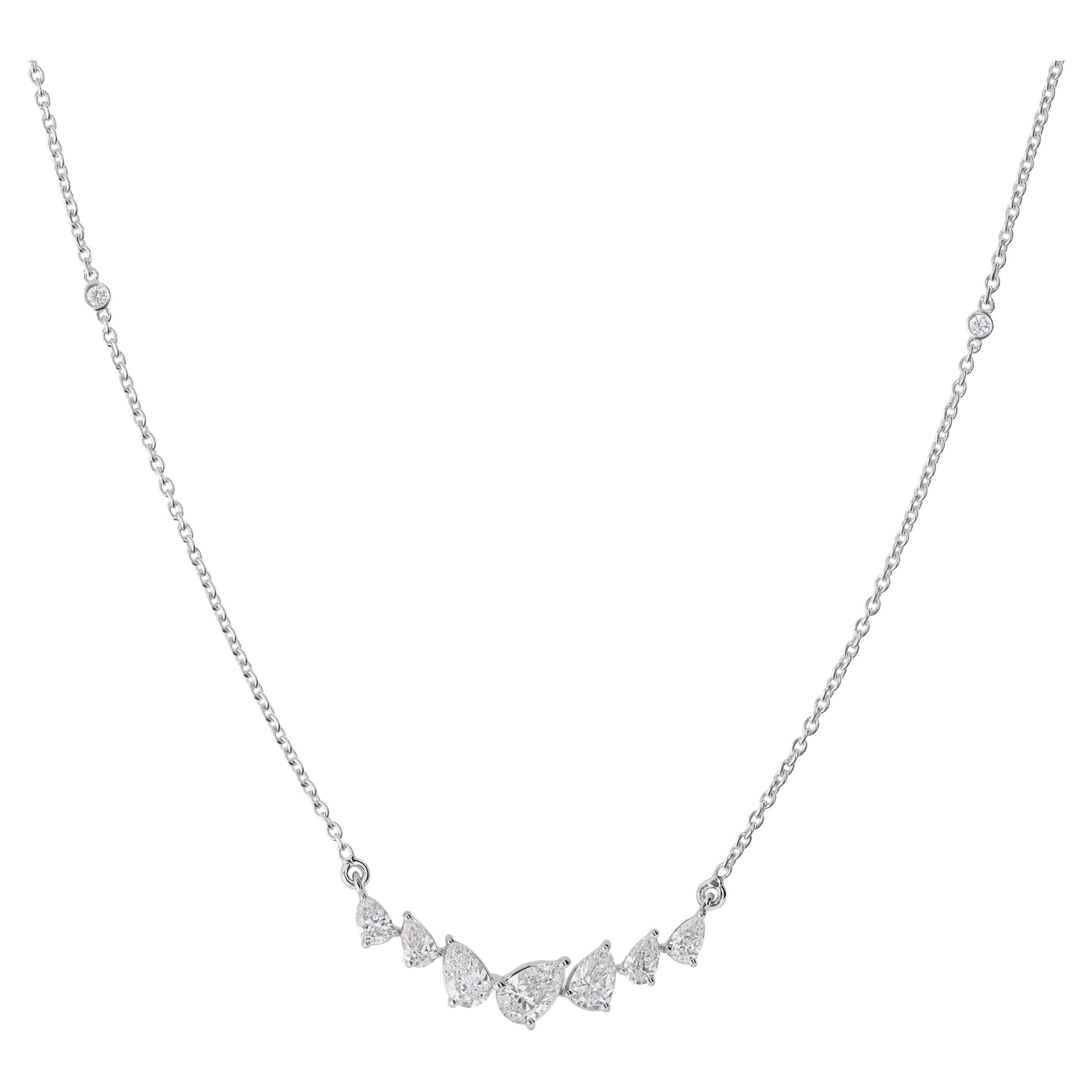 18k White Gold 1.08 Ct Graduated Pear-Shaped Diamonds Pendant Chain Necklace