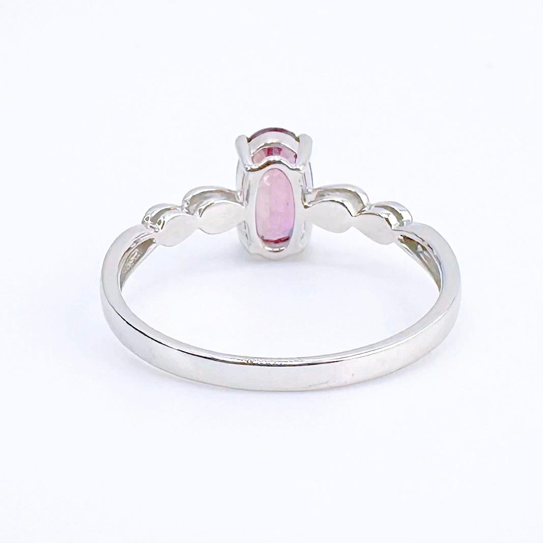 18K White Gold 1.08 CT Padparadscha Sapphire Ring with Diamonds In New Condition For Sale In Kowloon, HK