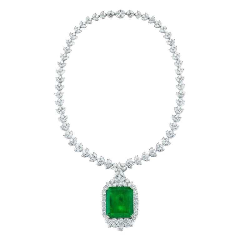18 Karat Weißgold 108,88 Karat Smaragd und 72,27 Karat Diamant Harmony Halskette im Angebot