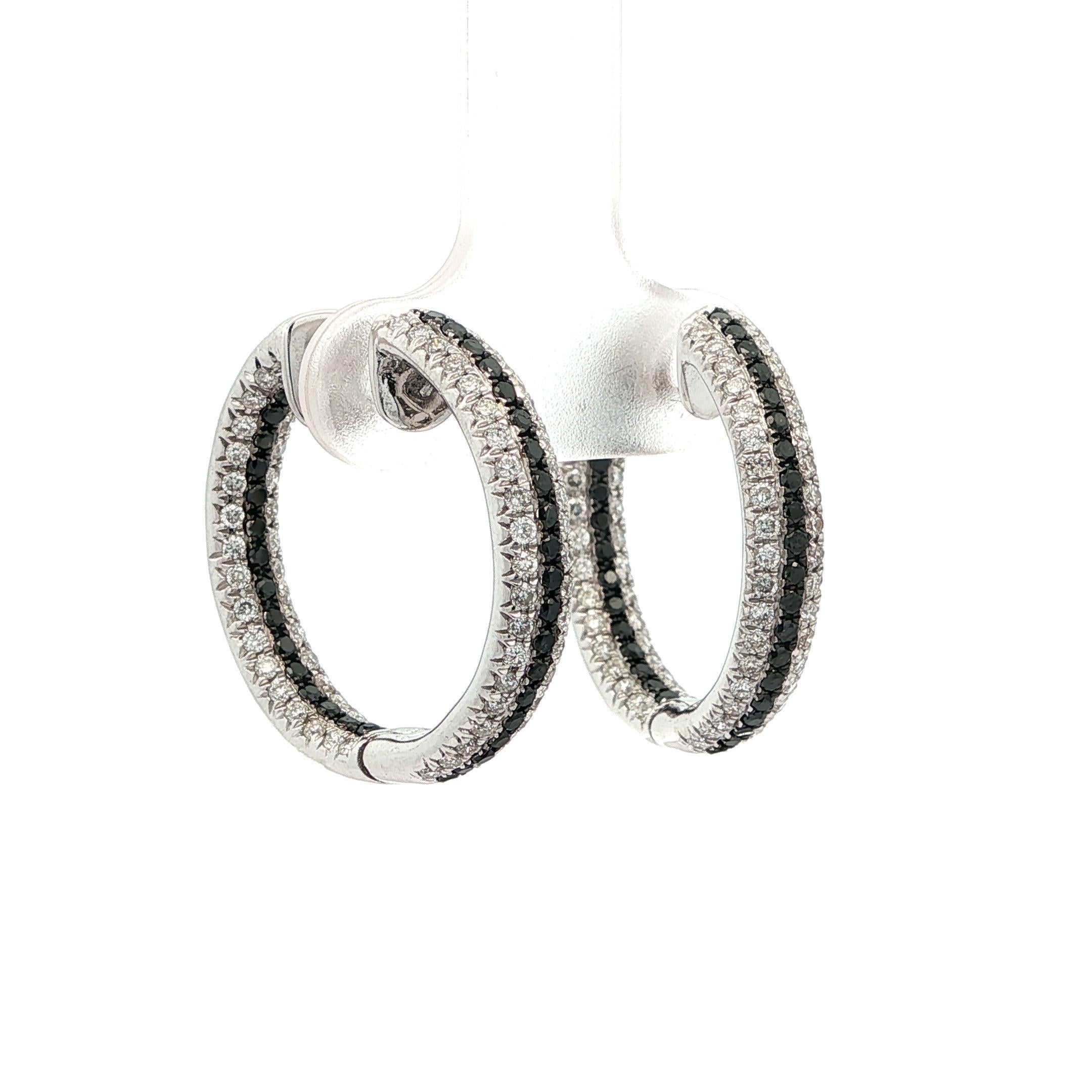 18k Weißgold 1,08ctw Fancy Schwarz mit weißem Diamant In & Out Hoop Ohrringe (Brillantschliff) im Angebot
