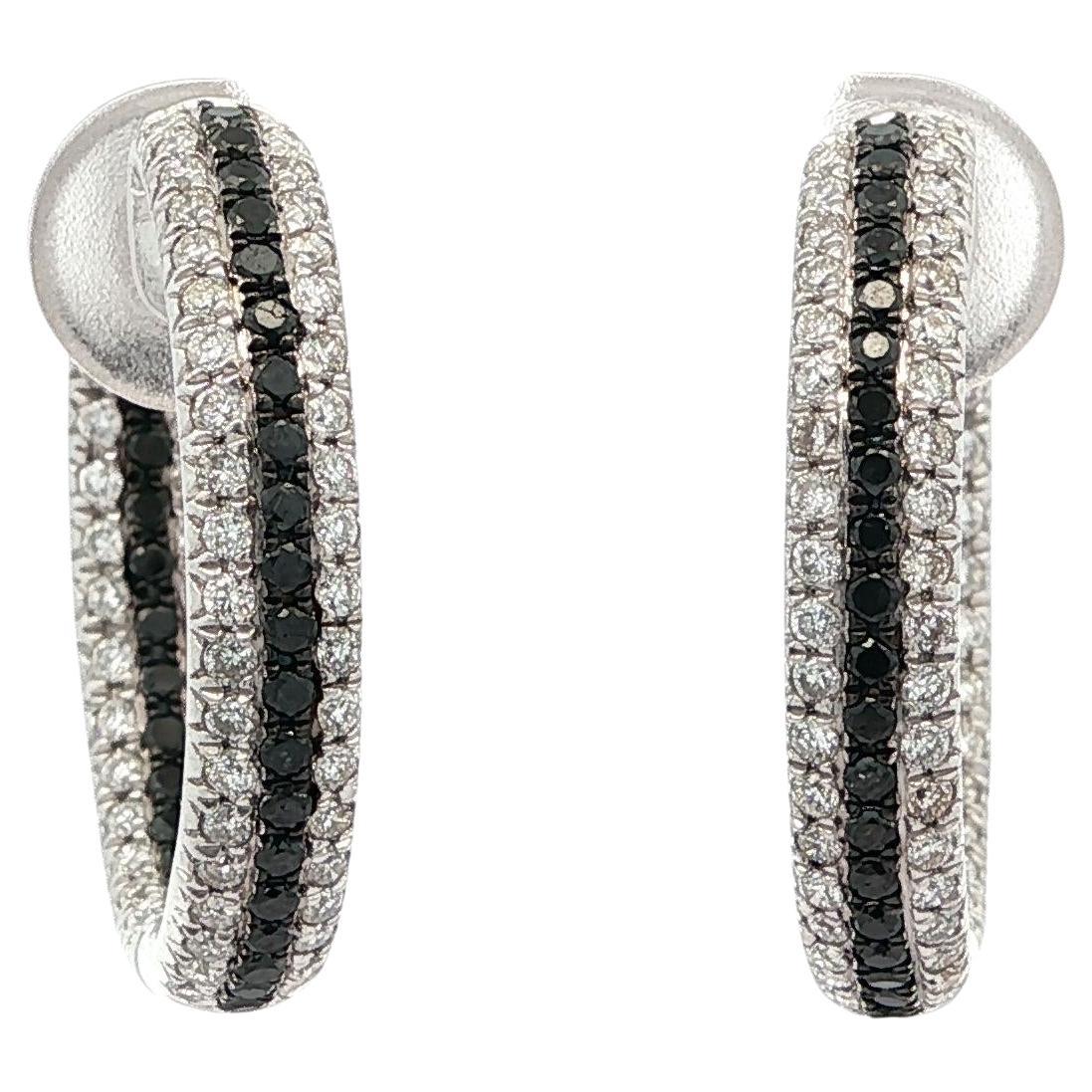 18k Weißgold 1,08ctw Fancy Schwarz mit weißem Diamant In & Out Hoop Ohrringe
