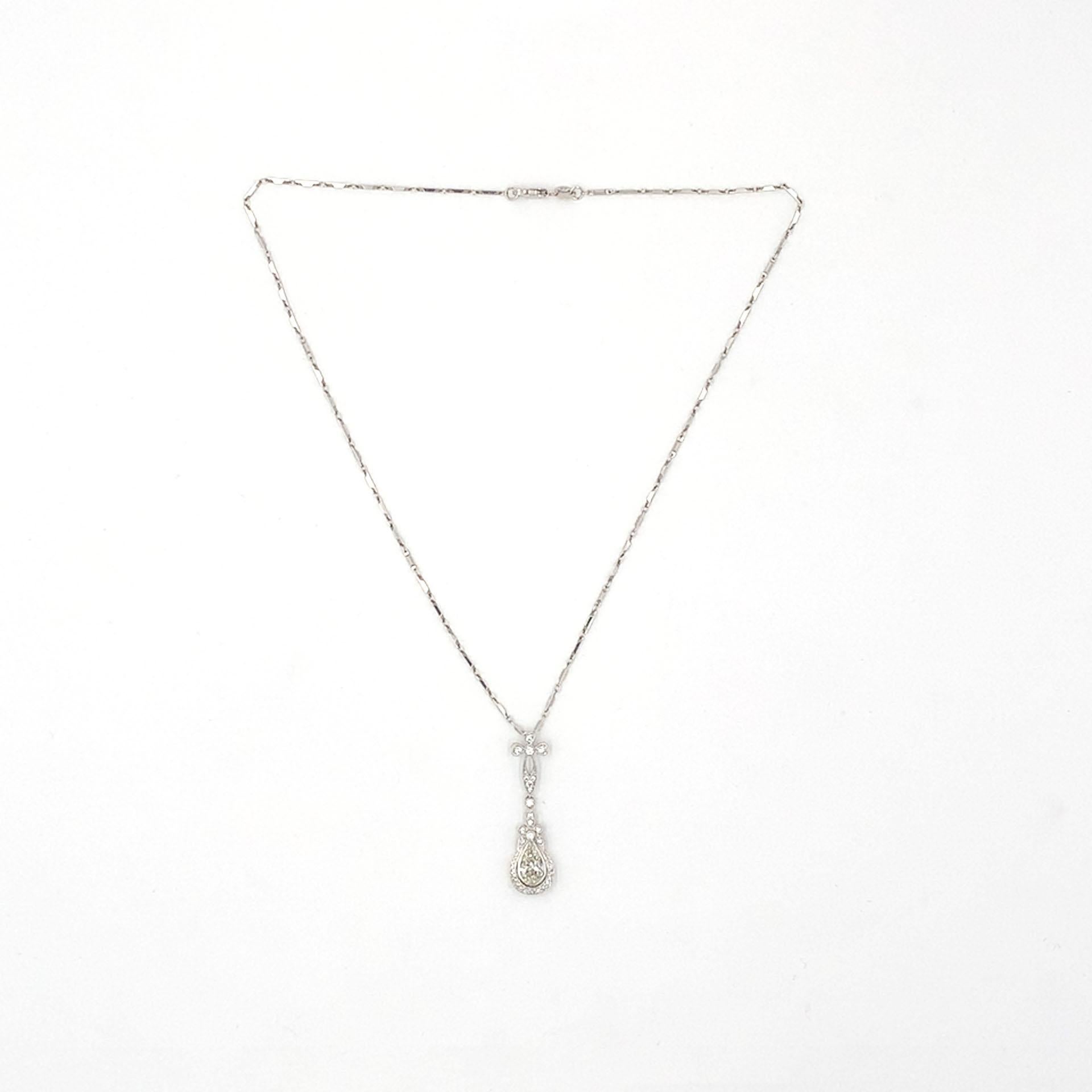 Pendentif en or blanc 18 carats avec rapport GIA et chaîne 18 carats avec diamant taille poire de 1,09 carat Unisexe en vente