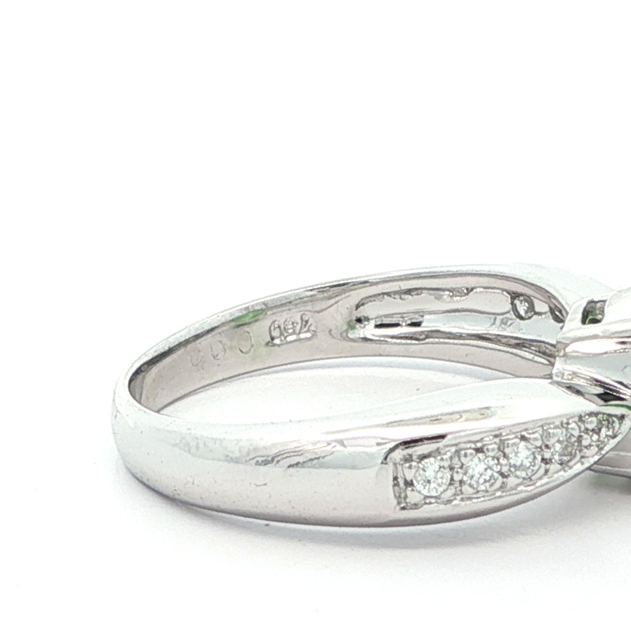 Anello solitario in oro bianco 18k con tsavorite verde da 1,09 carati e pavé di diamanti in vendita 2