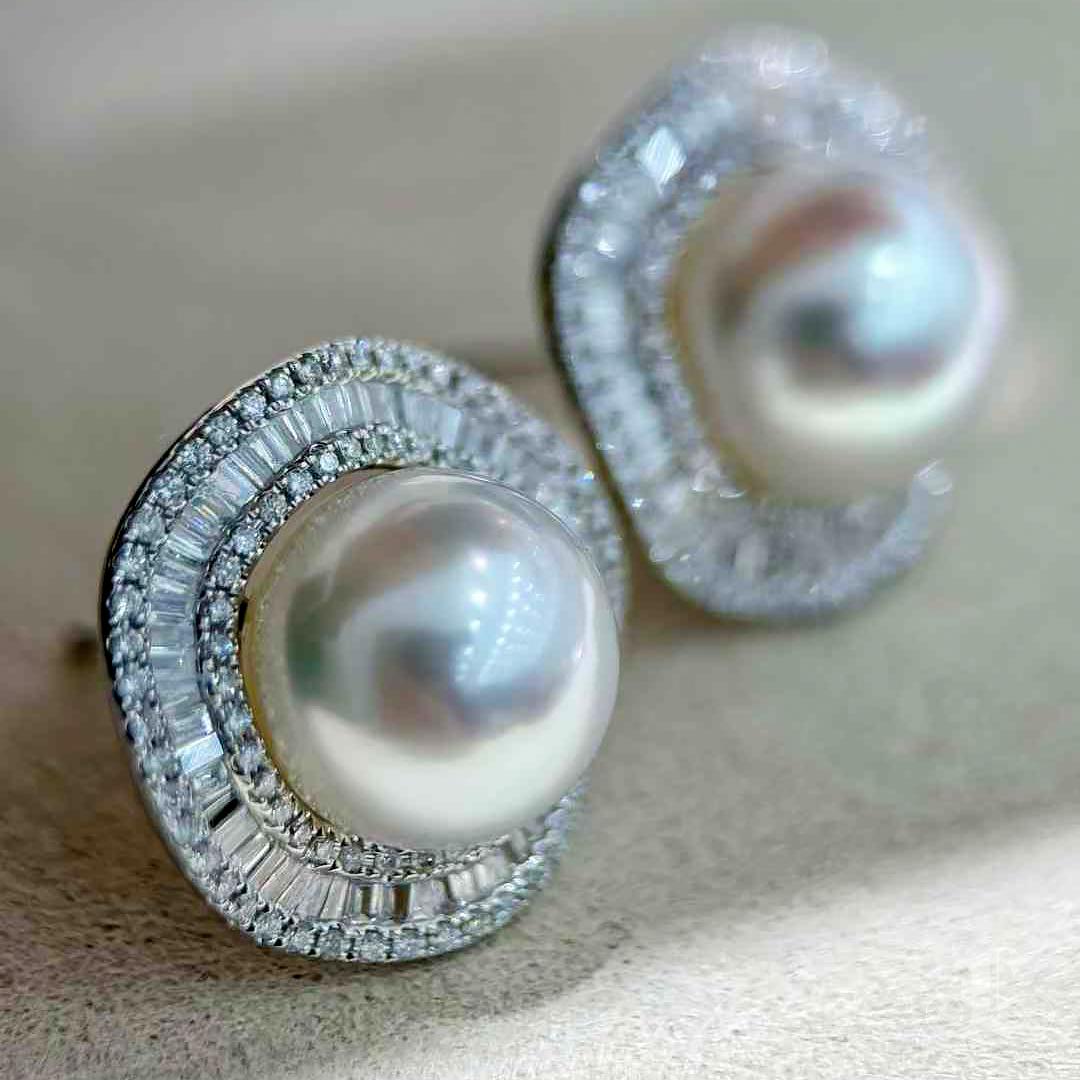 【Crown Radiance】Radiant Halo Aurora South Sea Pearl Diamond Earrings In New Condition For Sale In New York, NY