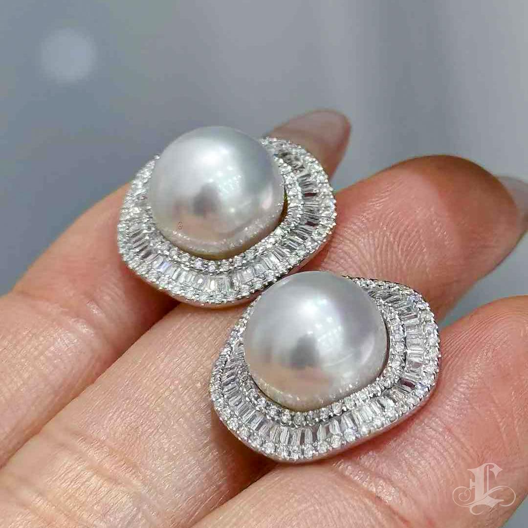 【Crown Radiance】Radiant Halo Aurora South Sea Pearl Diamond Earrings For Sale 1