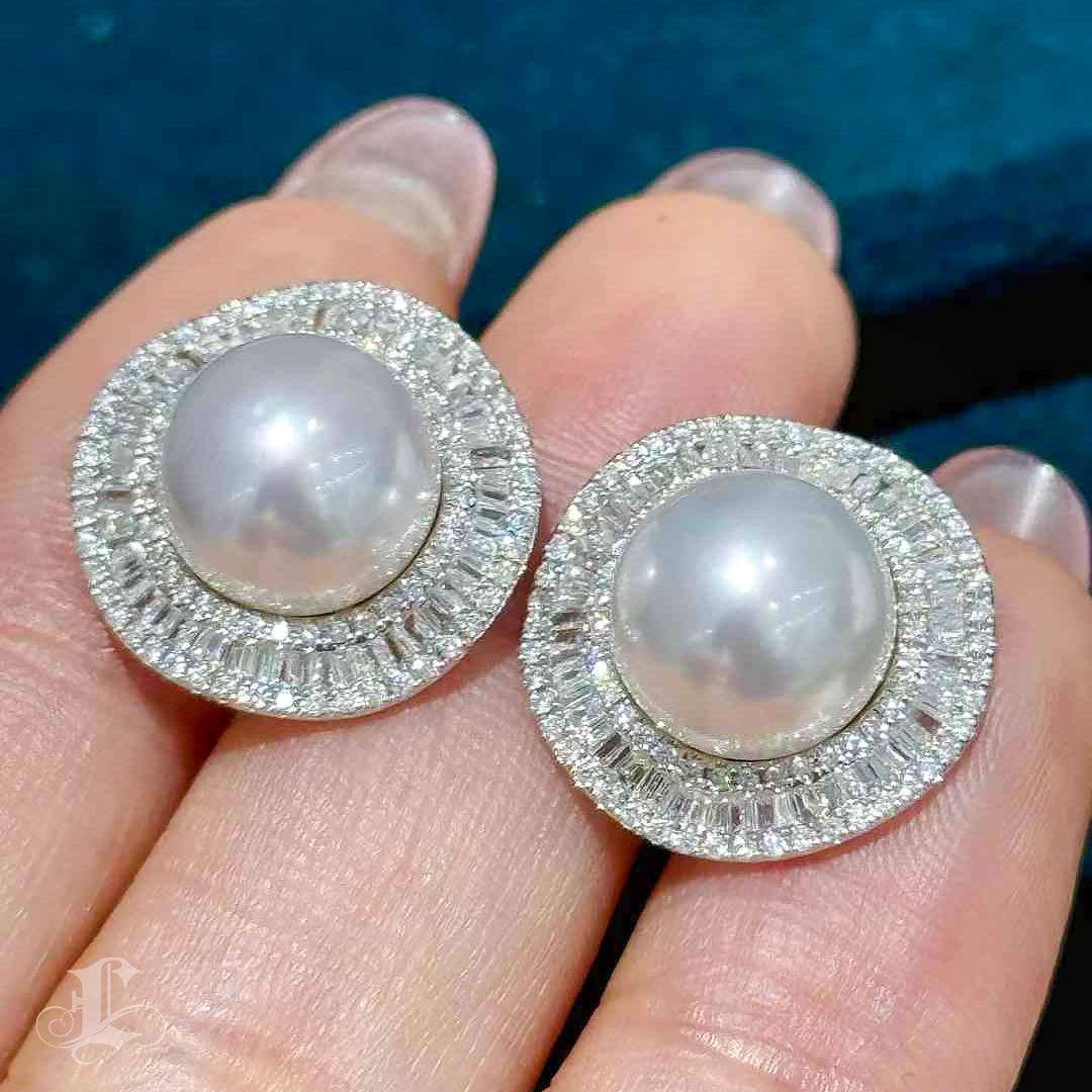 【Crown Radiance】Radiant Halo Aurora South Sea Pearl Diamond Earrings For Sale 3